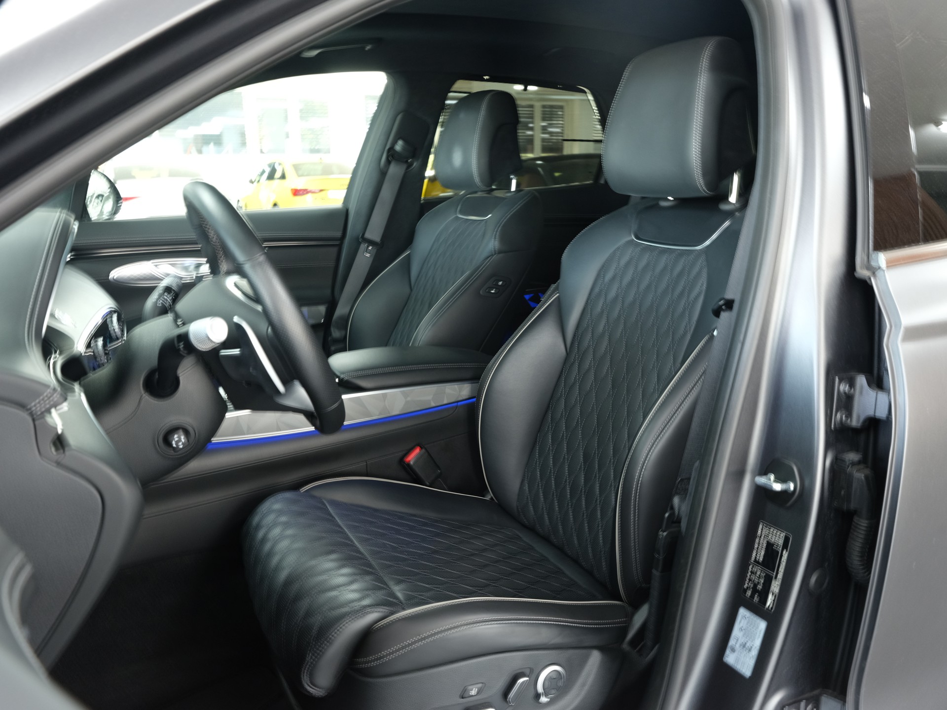 GENESIS GV70 2.2 CRDI Luxury AT8 AWD *Panorama* *360 Kamera* *Vollausstattung*-image-17