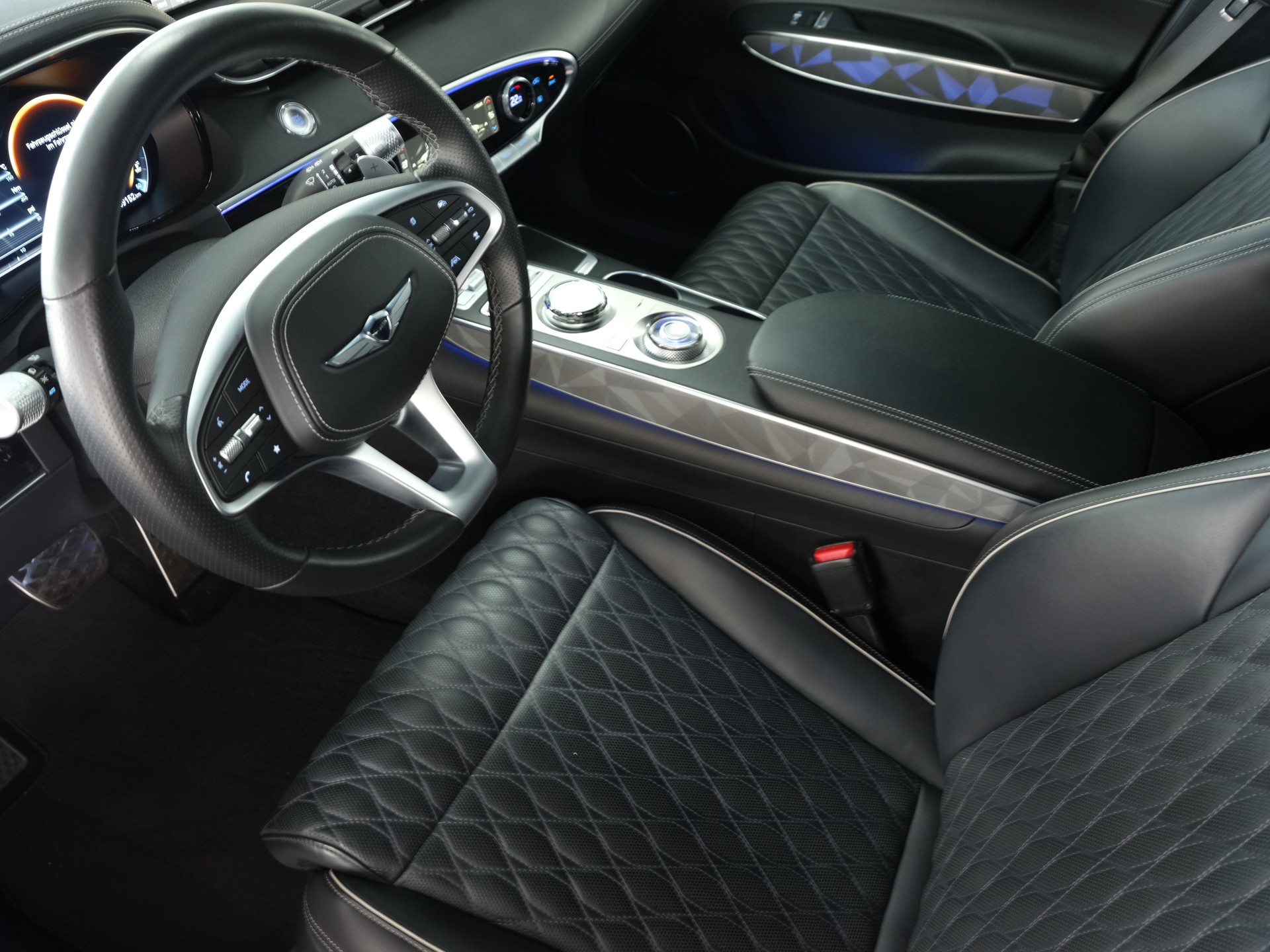 GENESIS GV70 2.2 CRDI Luxury AT8 AWD *Panorama* *360 Kamera* *Vollausstattung*-image-15
