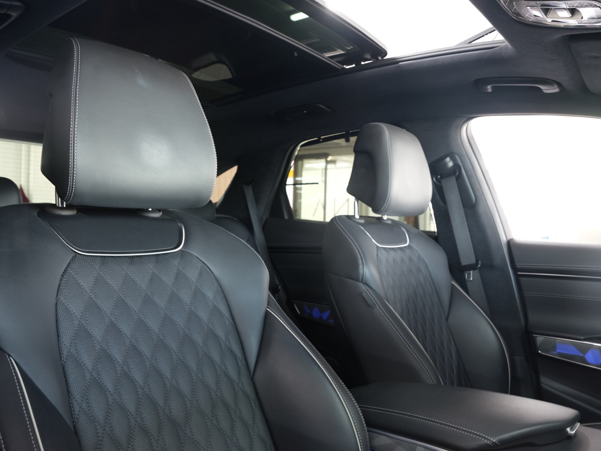 GENESIS GV70 2.2 CRDI Luxury AT8 AWD *Panorama* *360 Kamera* *Vollausstattung*-image-22