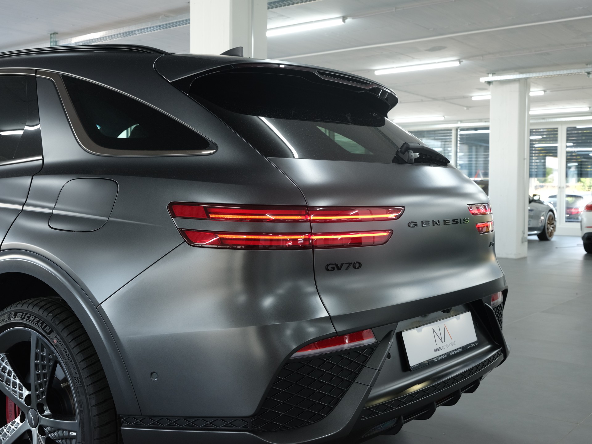 GENESIS GV70 2.2 CRDI Luxury AT8 AWD *Panorama* *360 Kamera* *Vollausstattung*-image-12