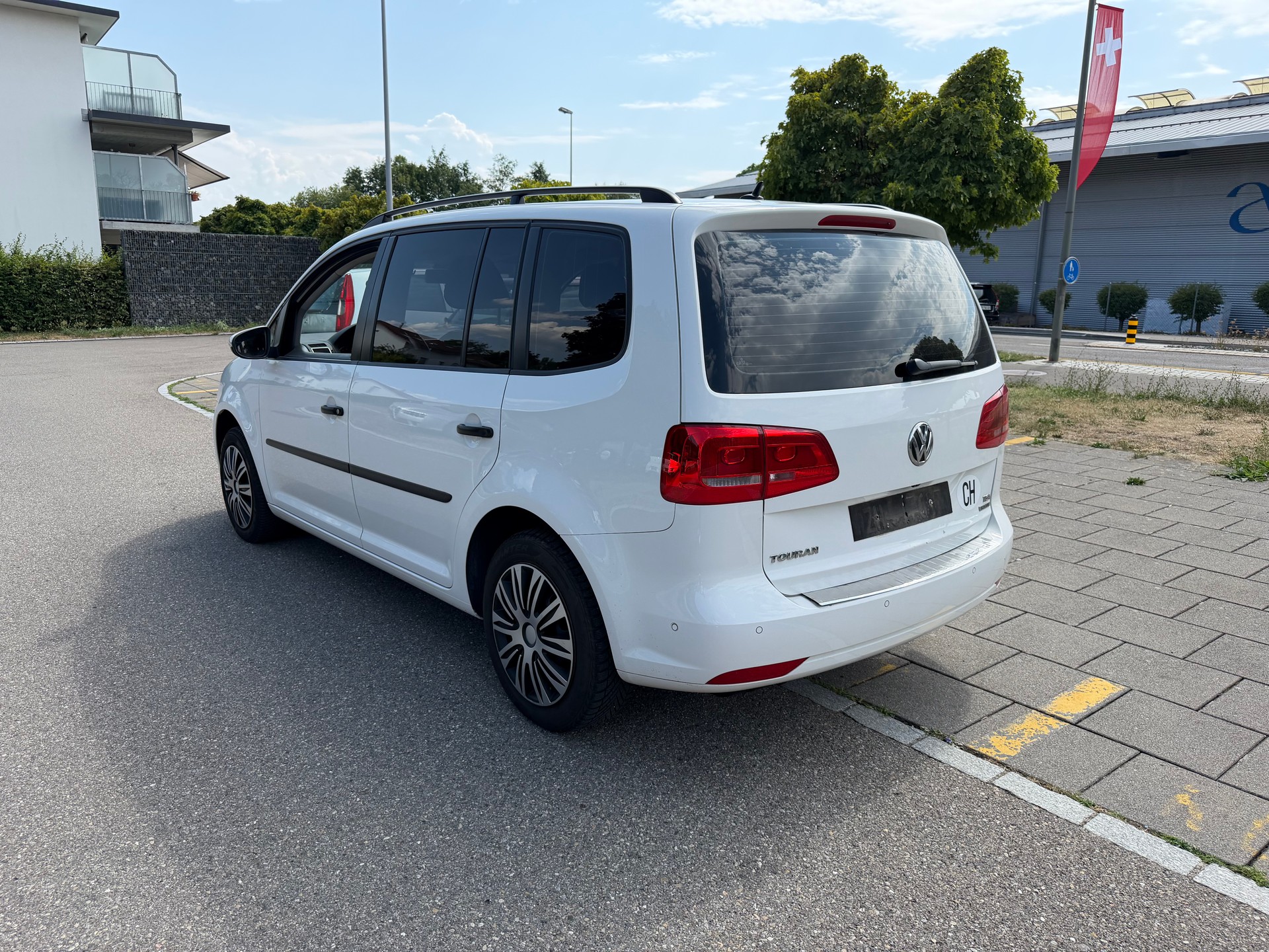 VW Touran 1.4 TSI EcoFuel Team DSG-image-5
