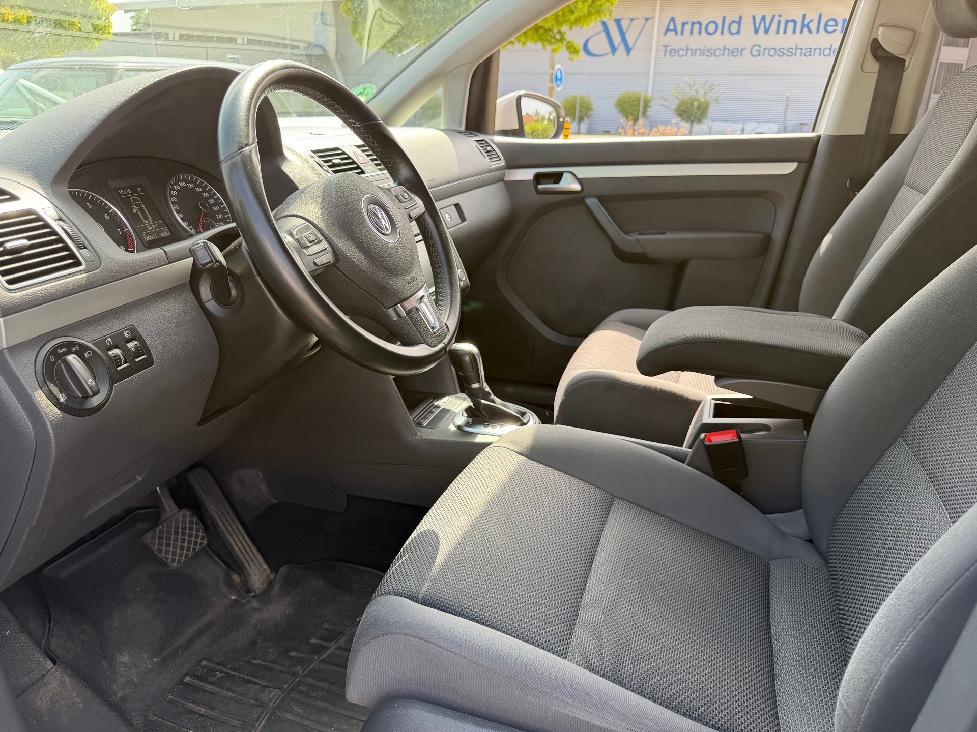 VW Touran 1.4 TSI EcoFuel Team DSG-image-8
