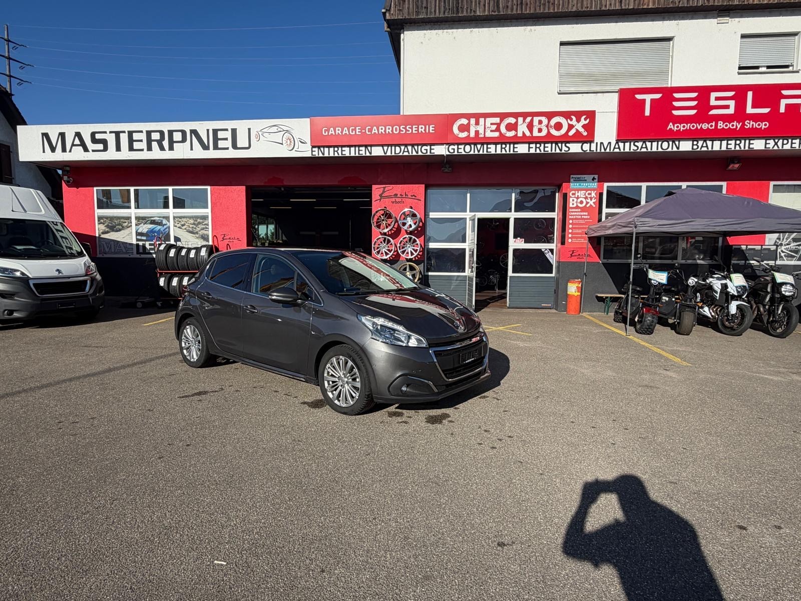 PEUGEOT 208 1.2 PureTech Tech Edition-image-0