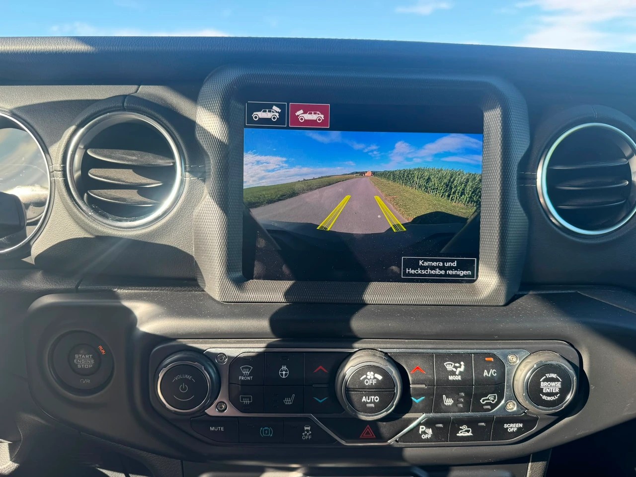 JEEP Wrangler 2.0 PHEV Unlimited Rubicon Automatic Soft Top Sky One Touch-image-9