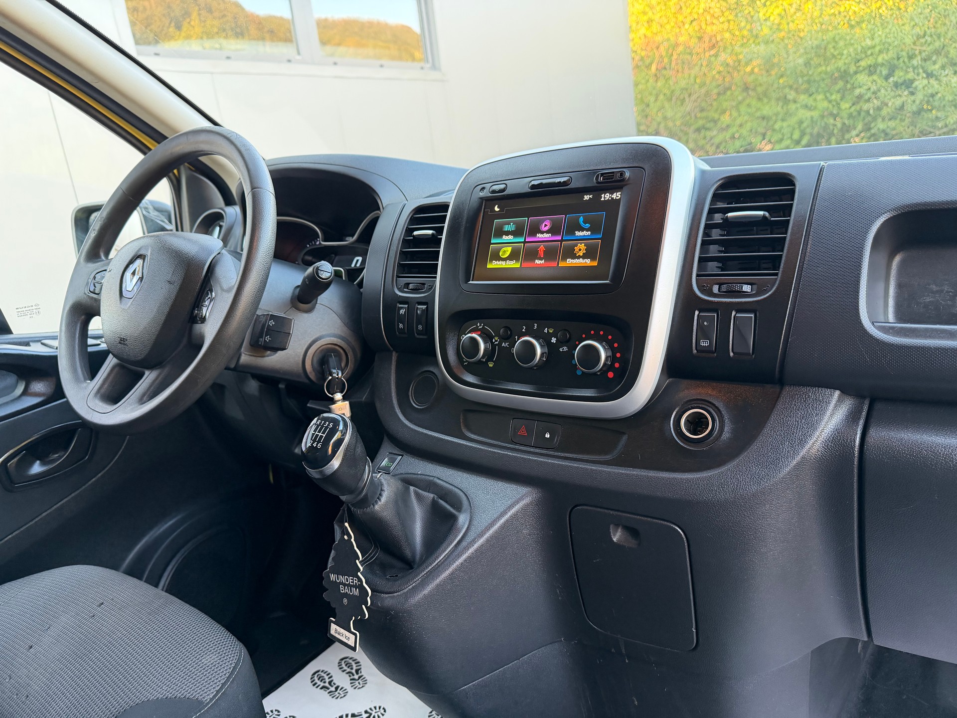 RENAULT Trafic 2.0 dCi 120 3.0t Business L1H1-image-7