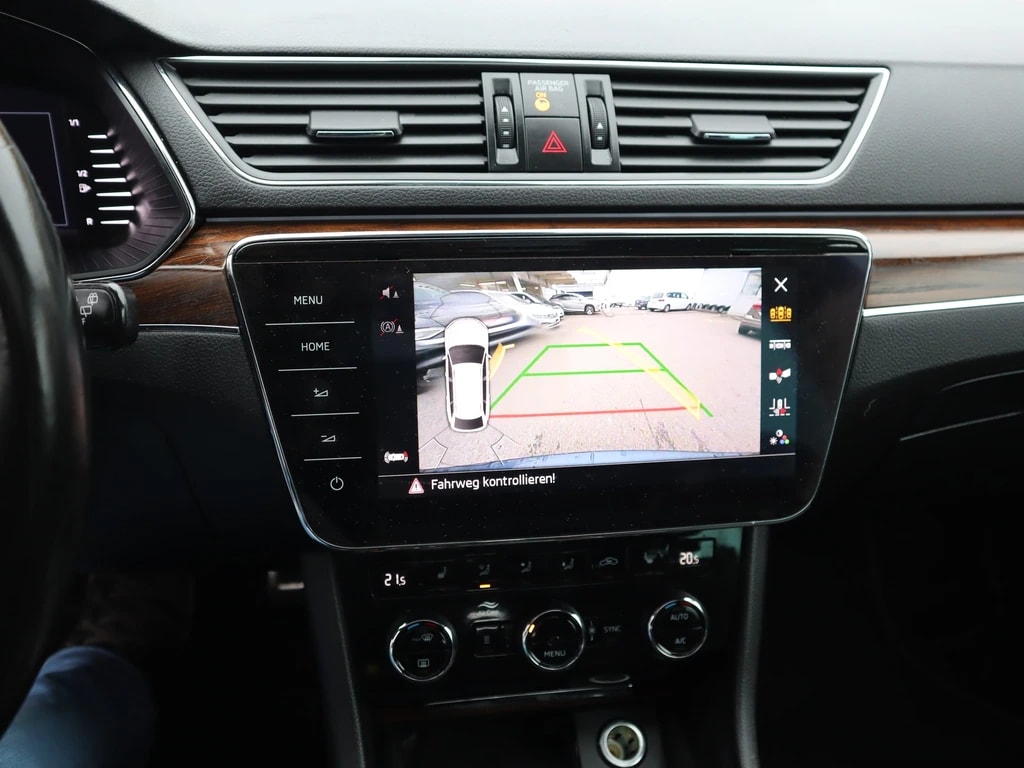 SKODA Superb Combi 2.0 TDi SportLine 4x4 DSG ** AHK ** Standheizung ** PR-Schiebedach ** Frisch ab MFK & Service**-image-8