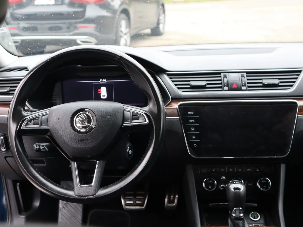 SKODA Superb Combi 2.0 TDi SportLine 4x4 DSG ** AHK ** Standheizung ** PR-Schiebedach ** Frisch ab MFK & Service**-image-9