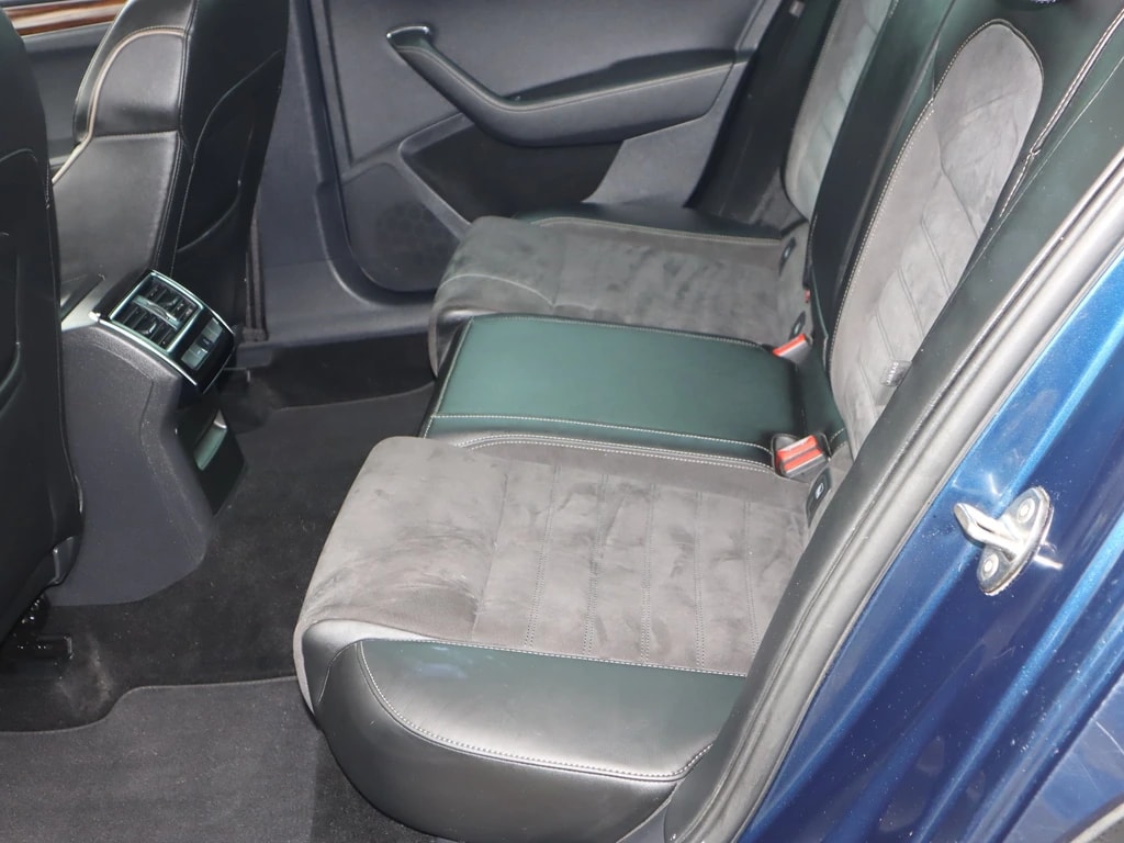 SKODA Superb Combi 2.0 TDi SportLine 4x4 DSG ** AHK ** Standheizung ** PR-Schiebedach ** Frisch ab MFK & Service**-image-11