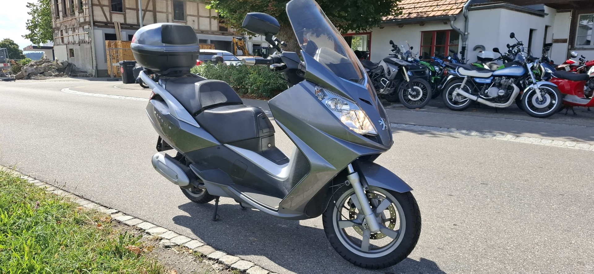 PEUGEOT Satelis 250 Executive ABS