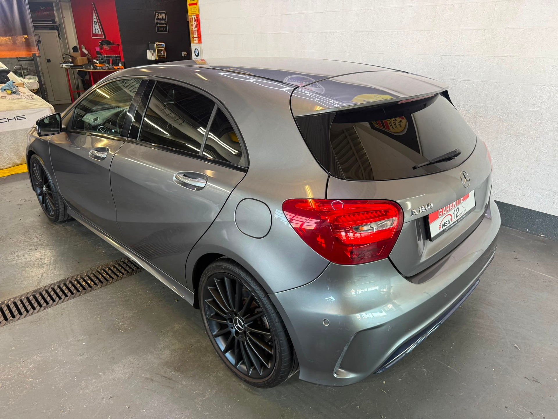 MERCEDES-BENZ A 180 AMG Line 7G-DCT-image-2