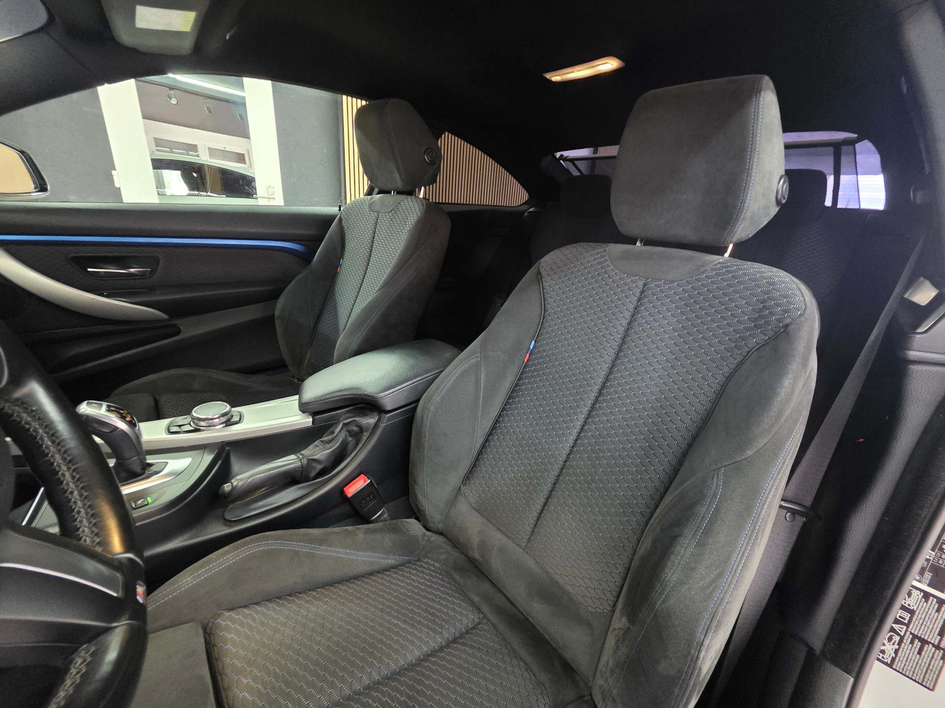 BMW 420d Coupé xDrive M-Sport Steptronic-image-9