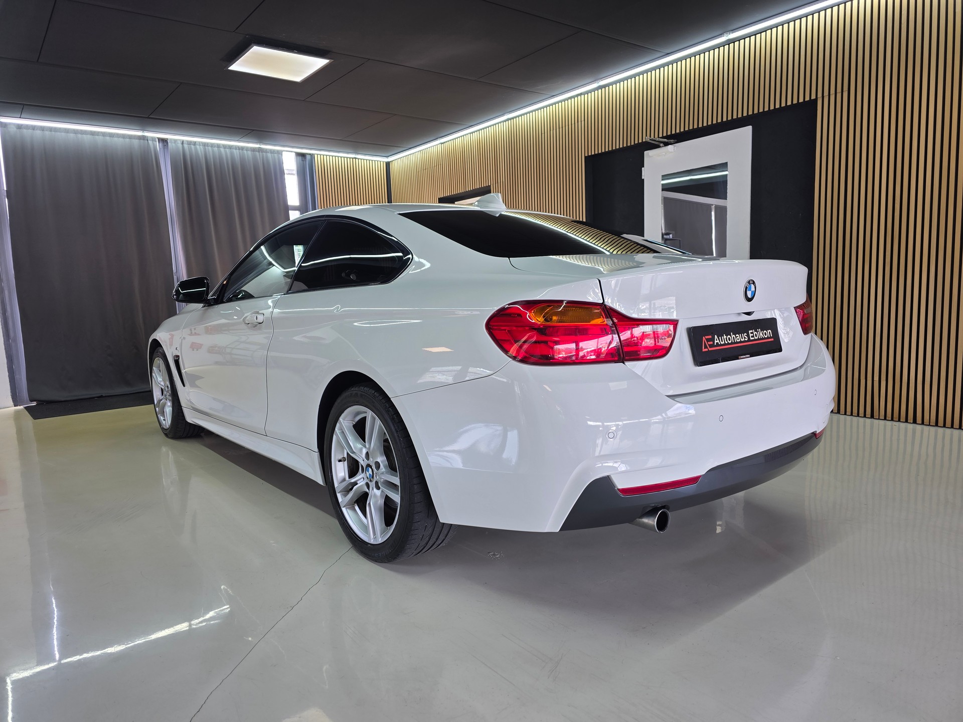 BMW 420d Coupé xDrive M-Sport Steptronic-image-4
