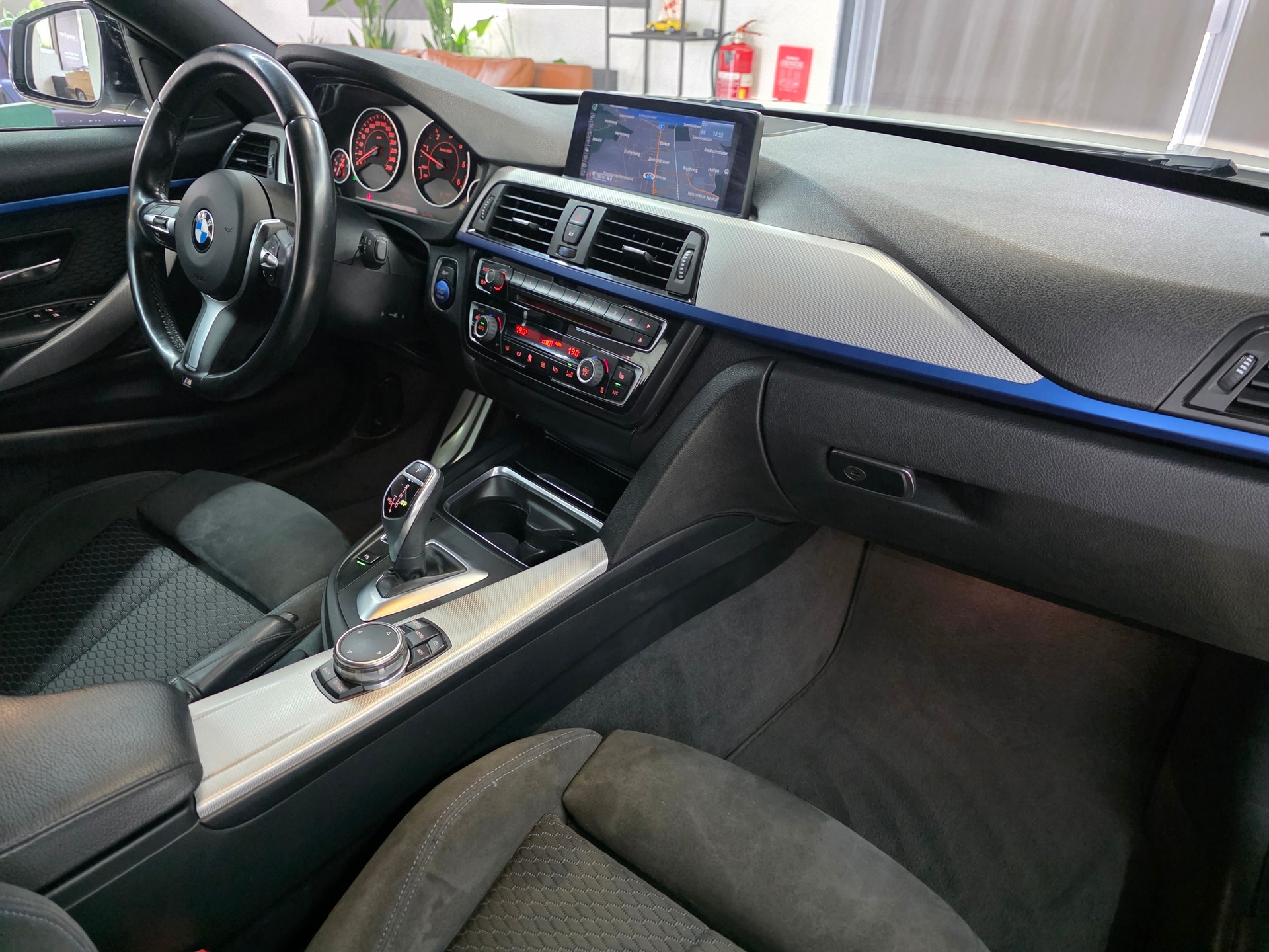 BMW 420d Coupé xDrive M-Sport Steptronic-image-8