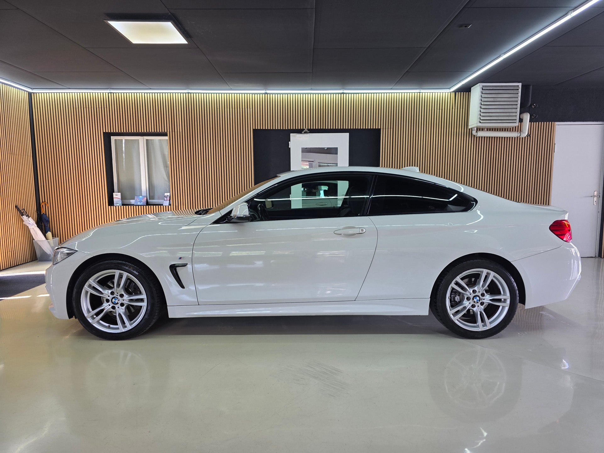 BMW 420d Coupé xDrive M-Sport Steptronic-image-3