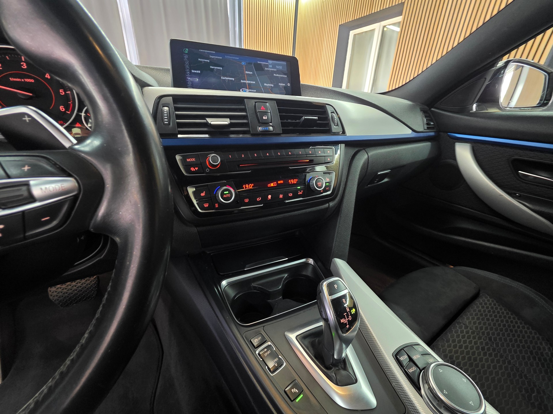 BMW 420d Coupé xDrive M-Sport Steptronic-image-10