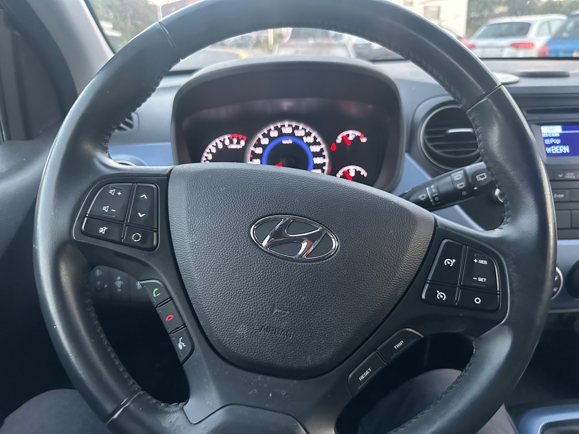 HYUNDAI i10 1.0 Amplia-image-7