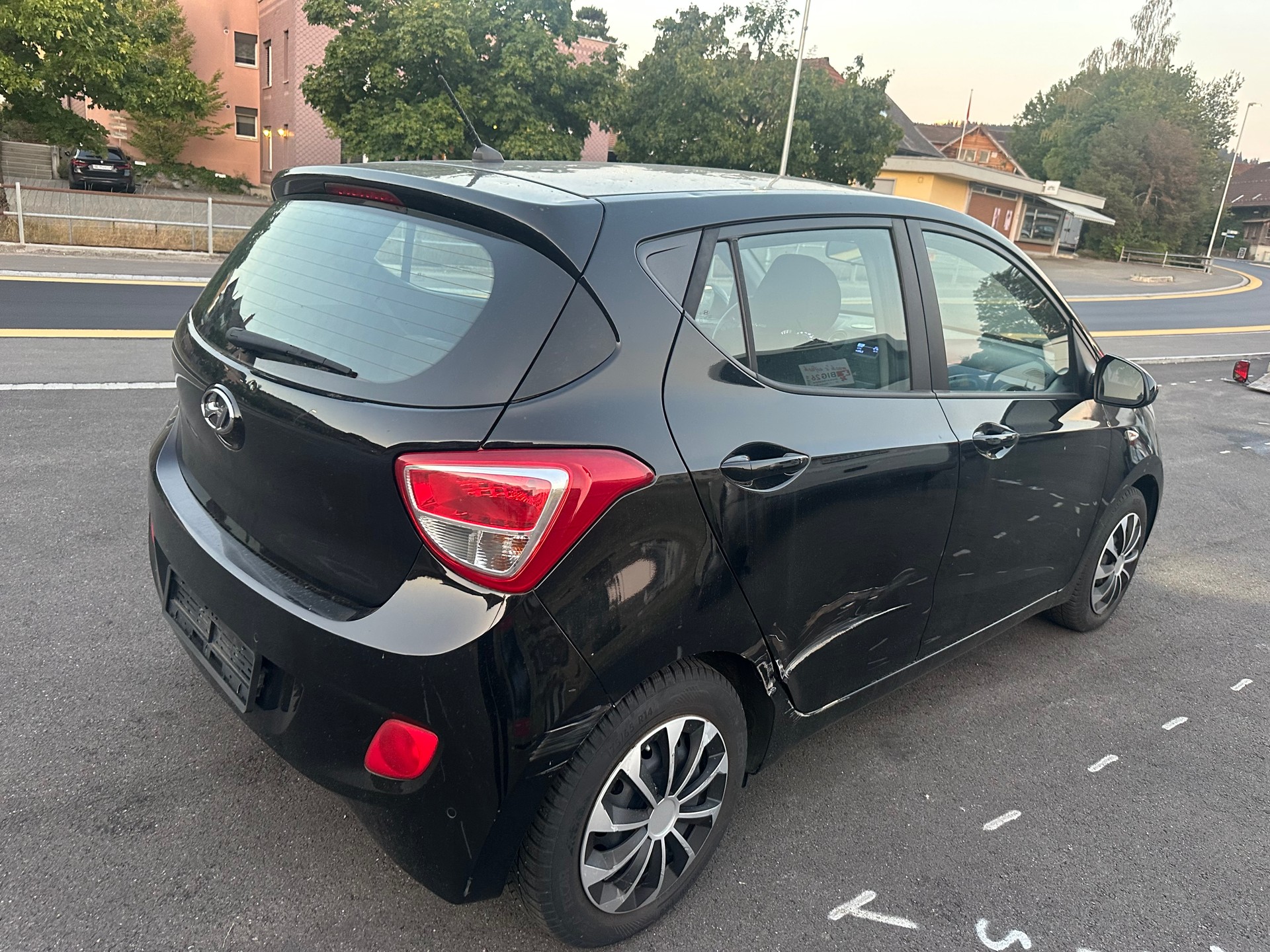 HYUNDAI i10 1.0 Amplia-image-2