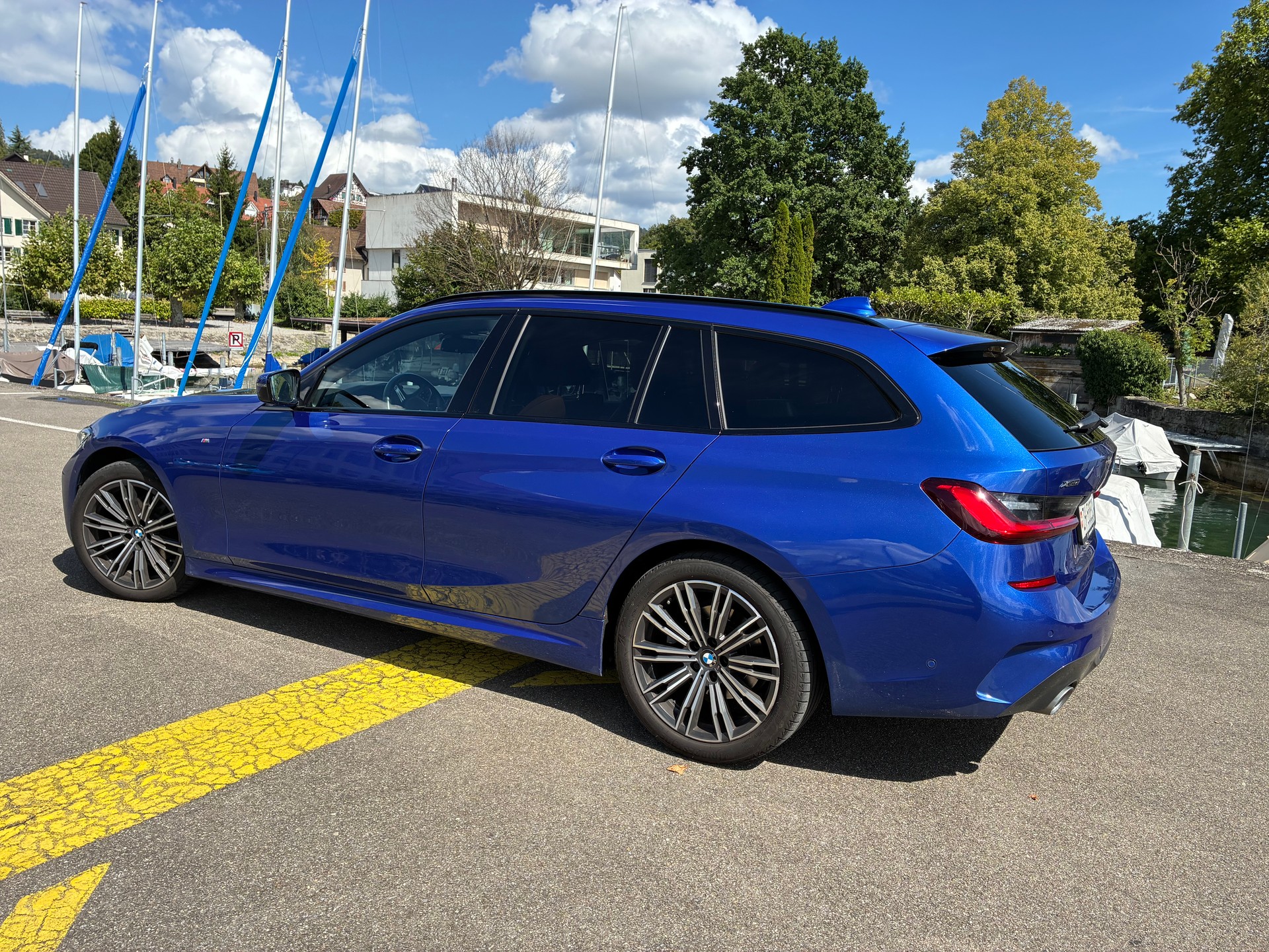 BMW 320d xDrive-image-1
