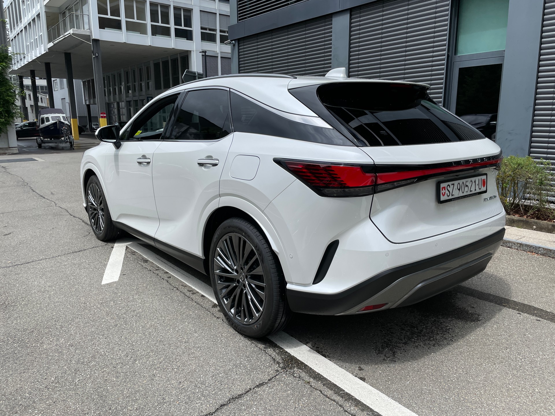 LEXUS RX 450h+ Ecxellence PHEV AWD CVT-image-6