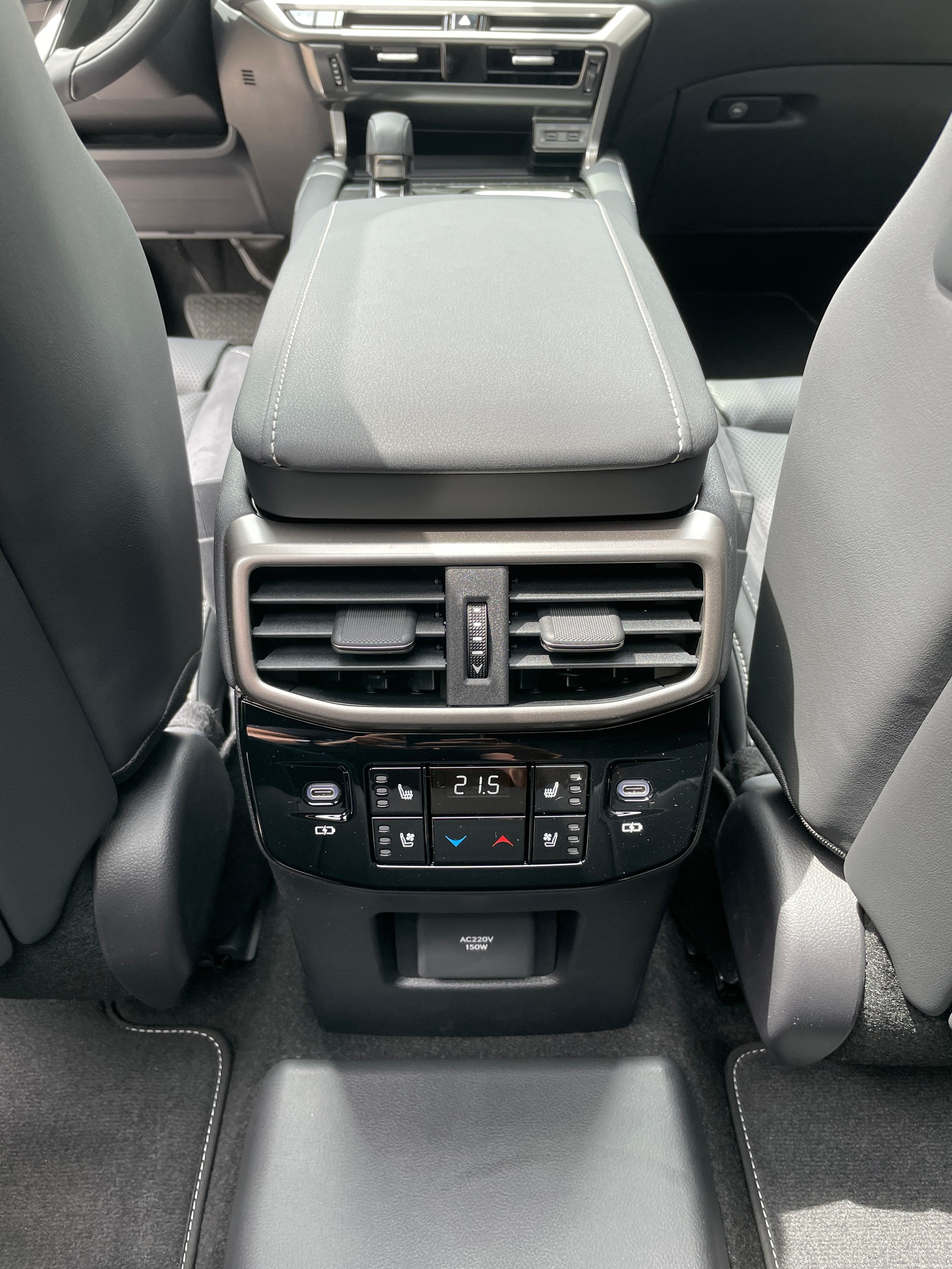 LEXUS RX 450h+ Ecxellence PHEV AWD CVT-image-17