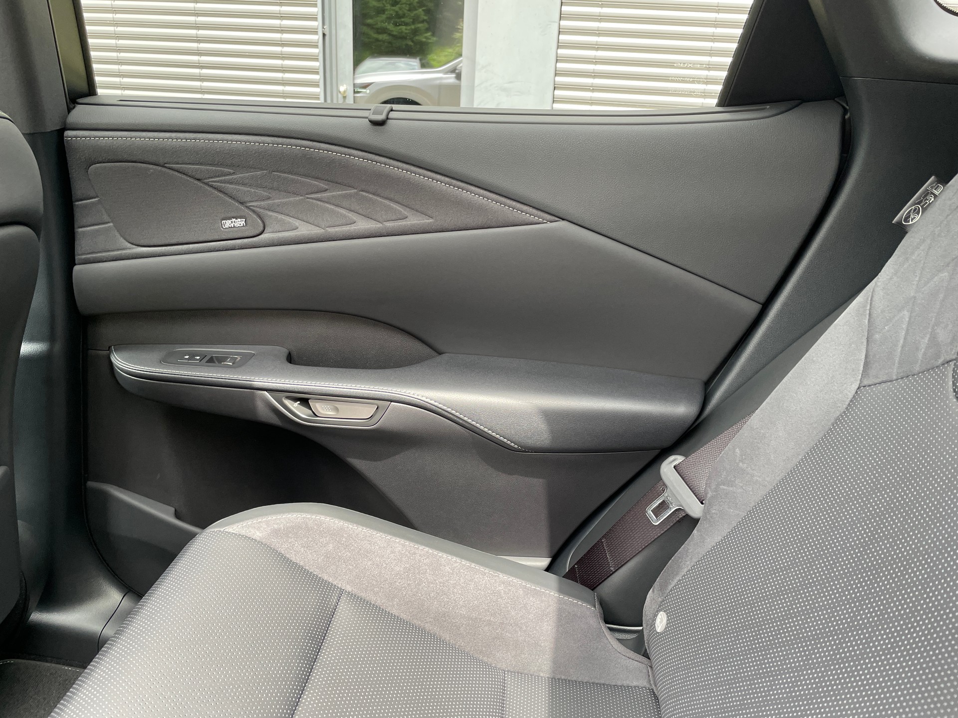 LEXUS RX 450h+ Ecxellence PHEV AWD CVT-image-15