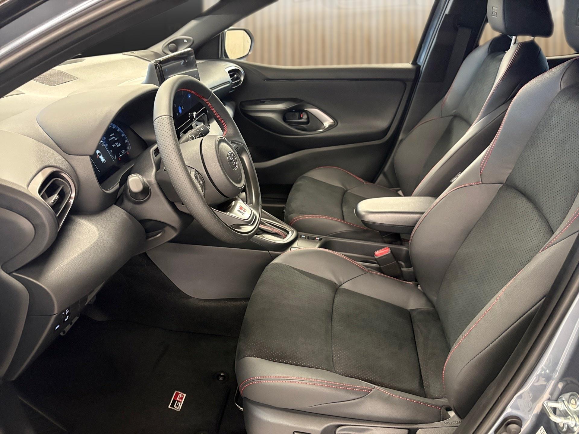 TOYOTA Yaris 1.5 GR Sport e-CVT-image-11