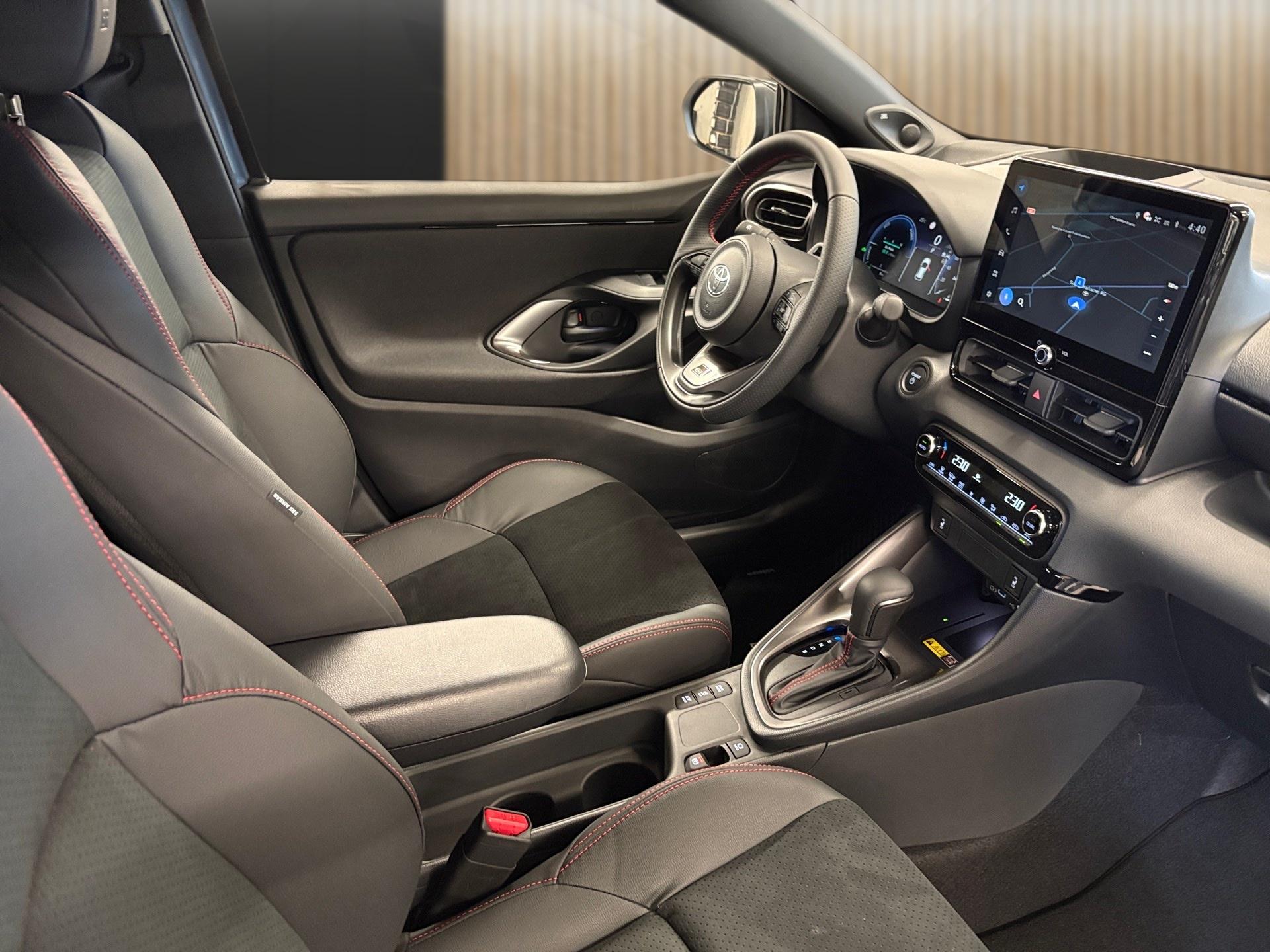 TOYOTA Yaris 1.5 GR Sport e-CVT-image-15