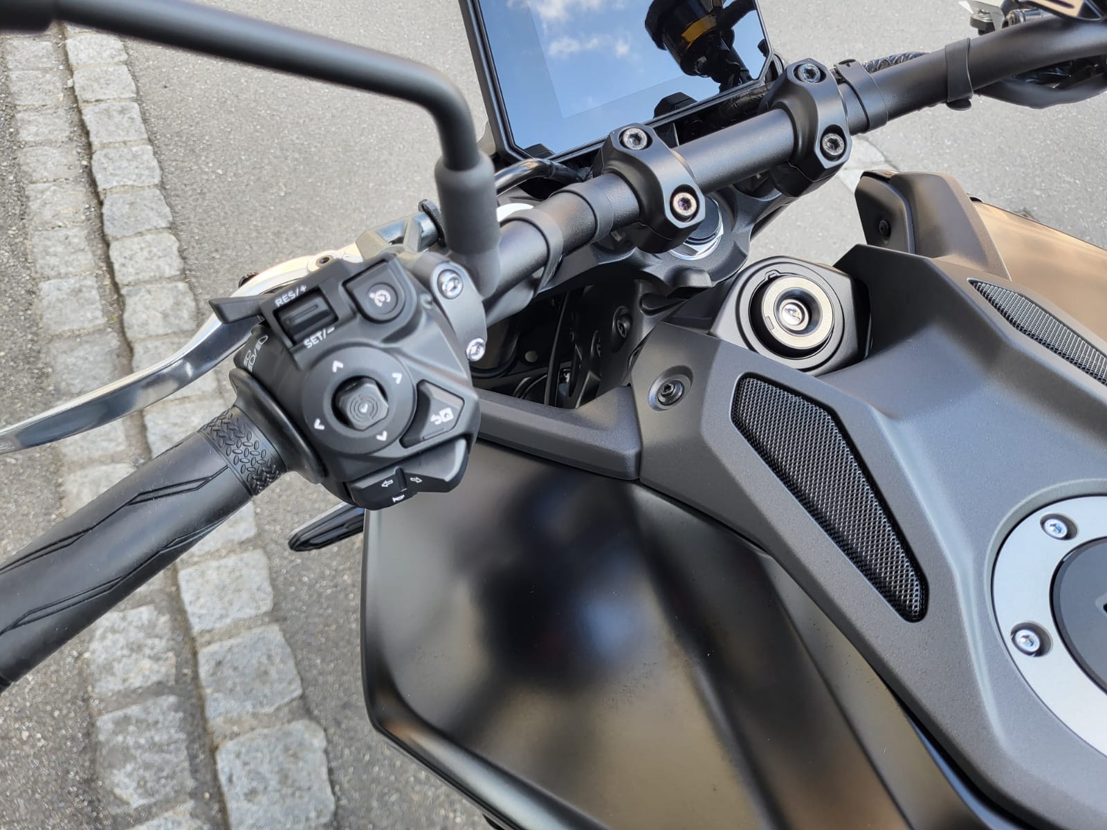 YAMAHA MT-09 Y-AMT-image-8