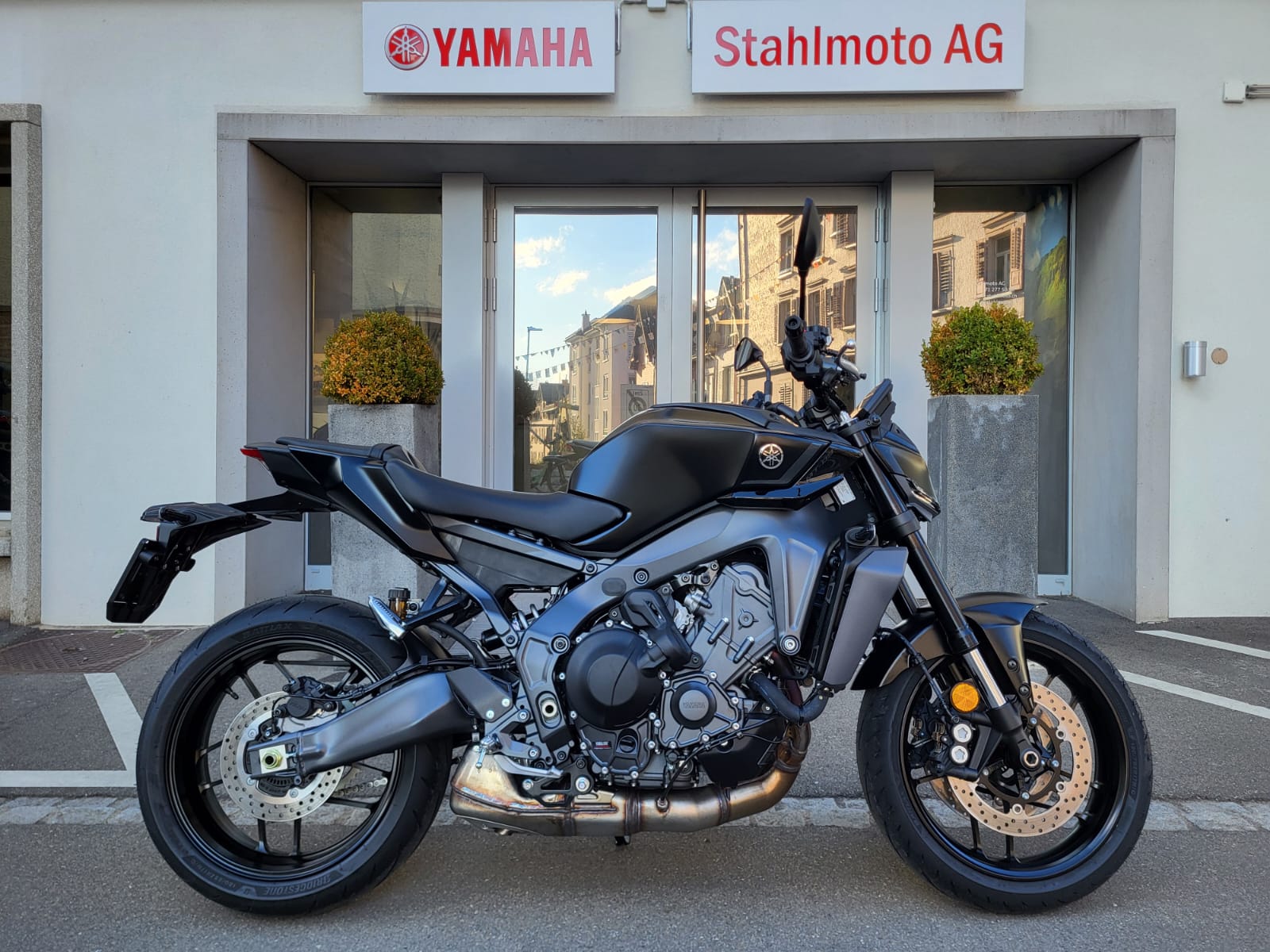 YAMAHA MT-09 Y-AMT-showroom-element-2