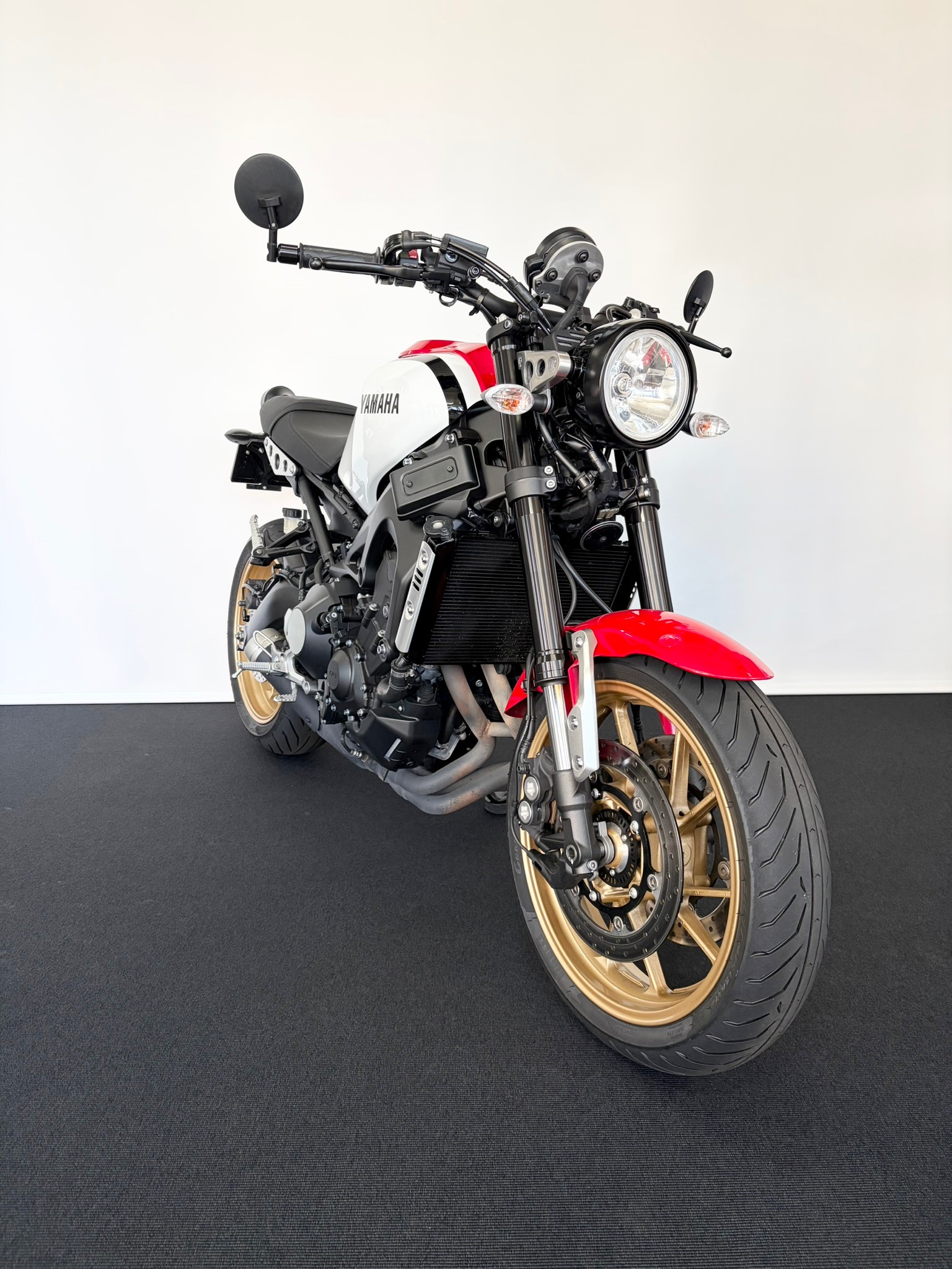 YAMAHA XSR 900-image-4