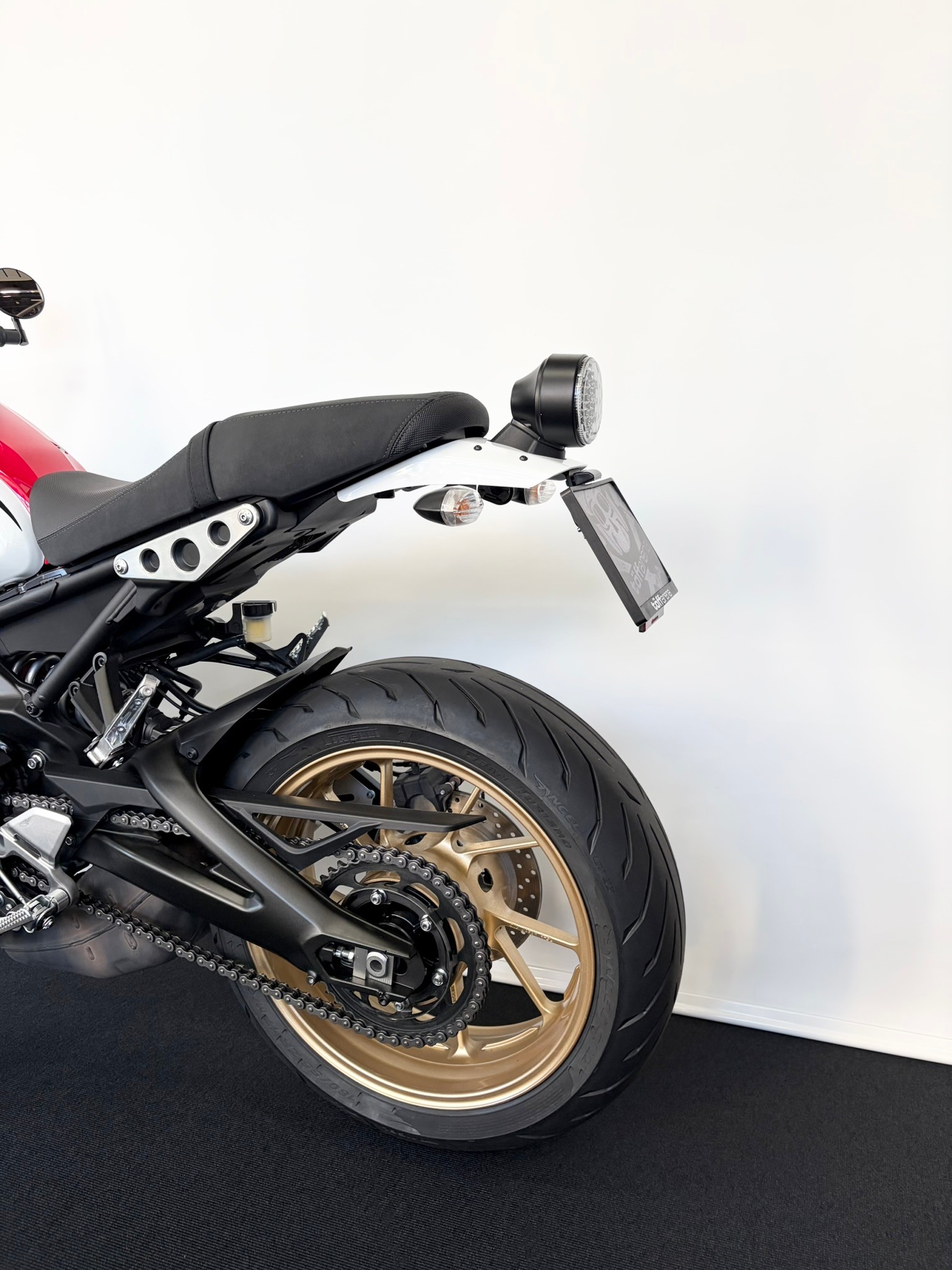 YAMAHA XSR 900-showroom-element-3