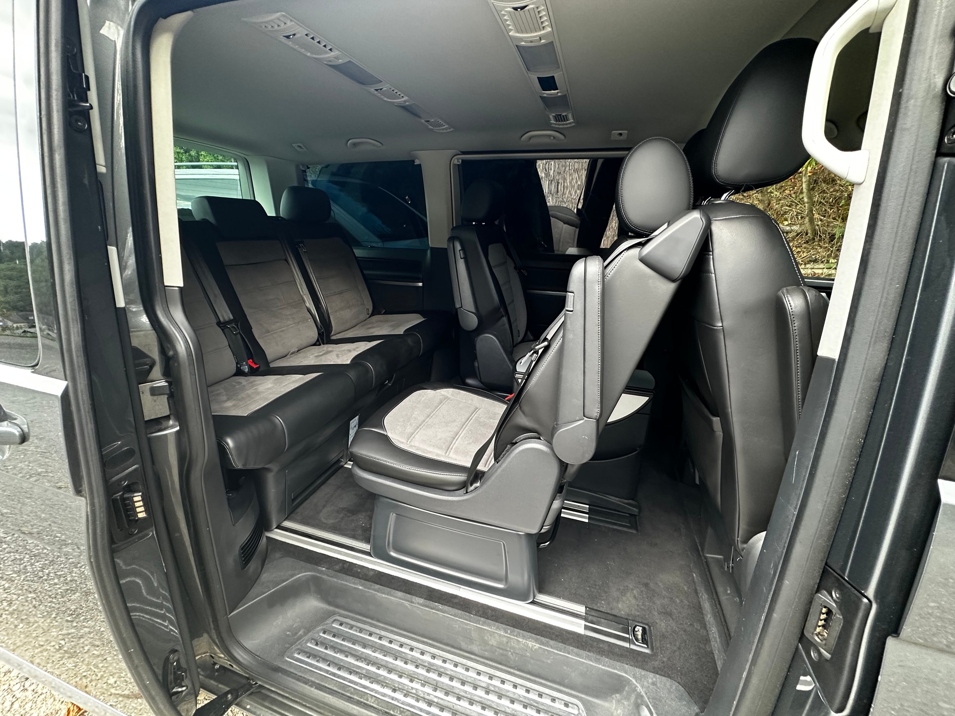 VW 2.0 TDI 199 Highline Liberty DSG 4m-image-3