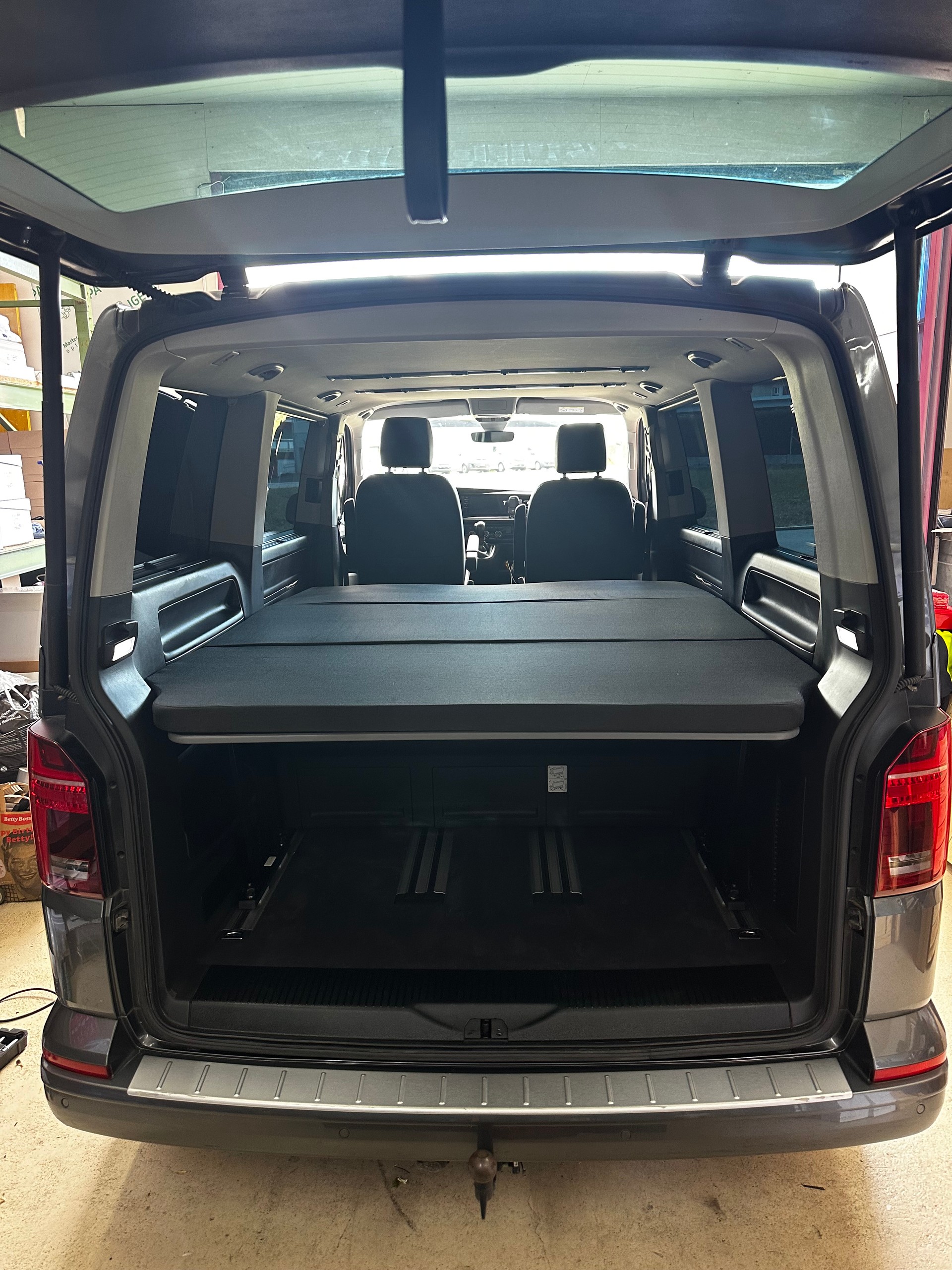 VW 2.0 TDI 199 Highline Liberty DSG 4m-image-2