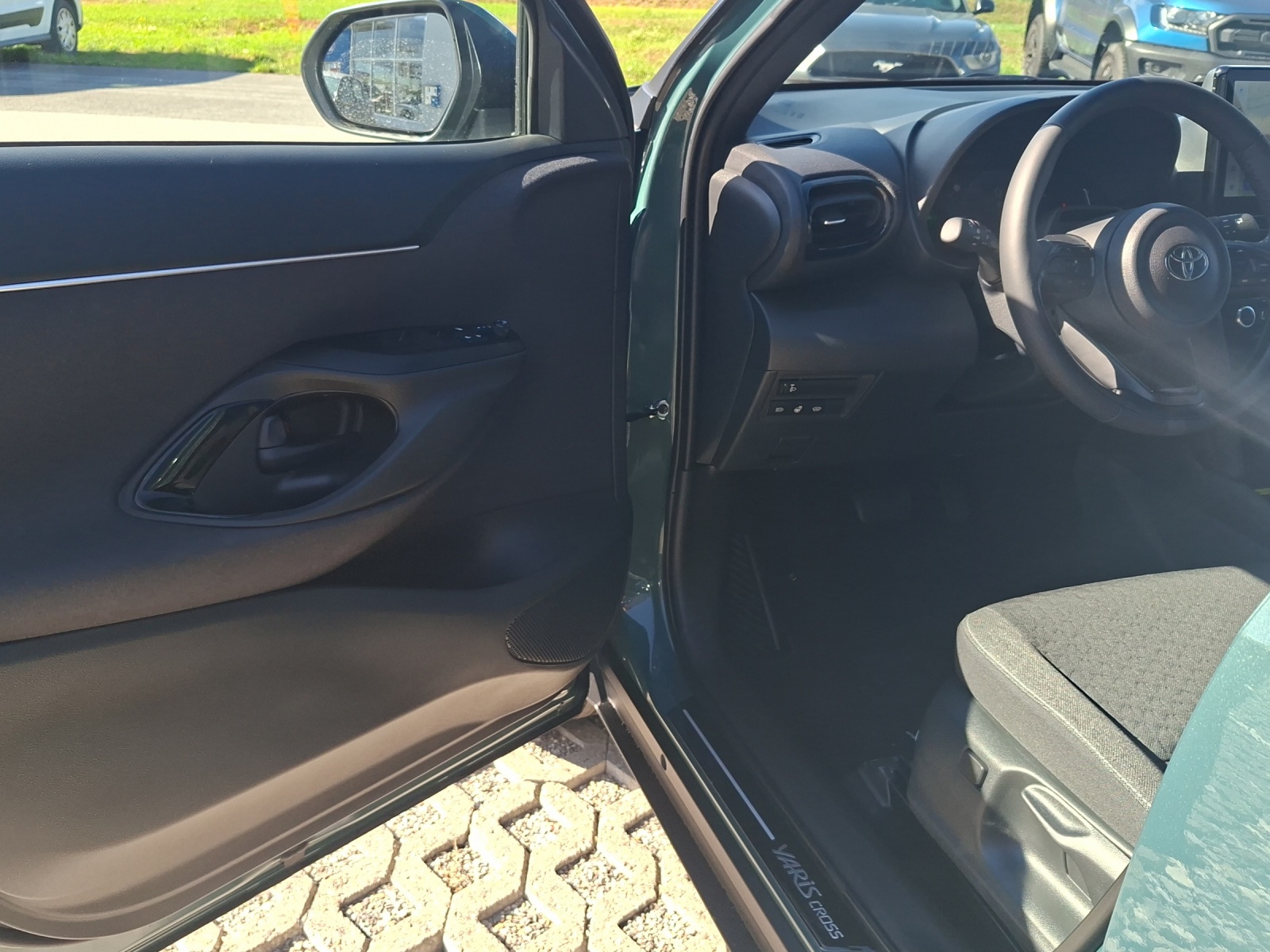 TOYOTA Yaris Cross 1.5 Trend AWDi e-CVT-image-4