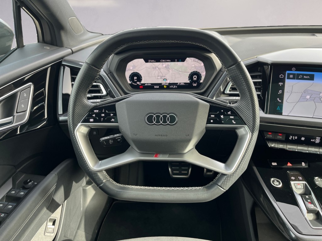 AUDI Q4 e-tron 50 quattro-image-12