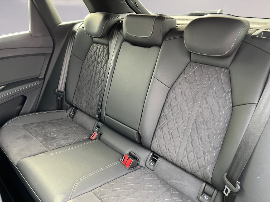 AUDI Q4 e-tron 50 quattro-image-15