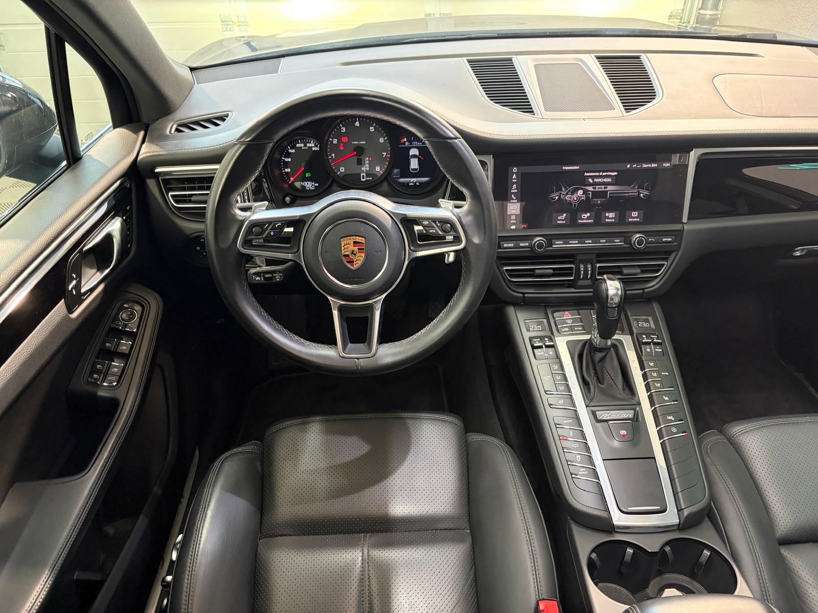 PORSCHE Macan S PDK - Attelage - Toit ouvrant-image-18