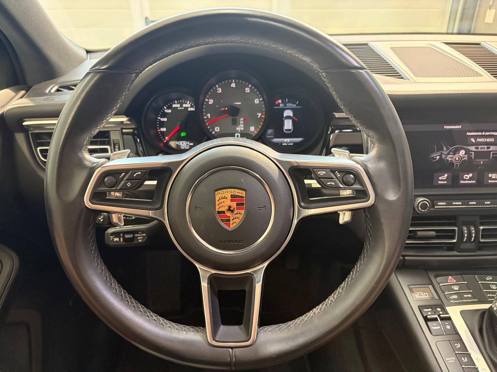 PORSCHE Macan S PDK - Attelage - Toit ouvrant-image-19