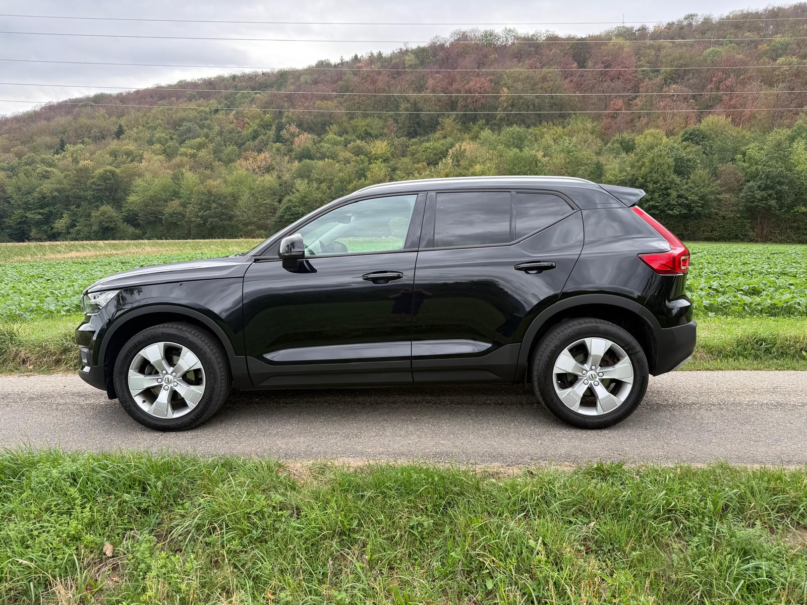 VOLVO XC40 T3-image-1