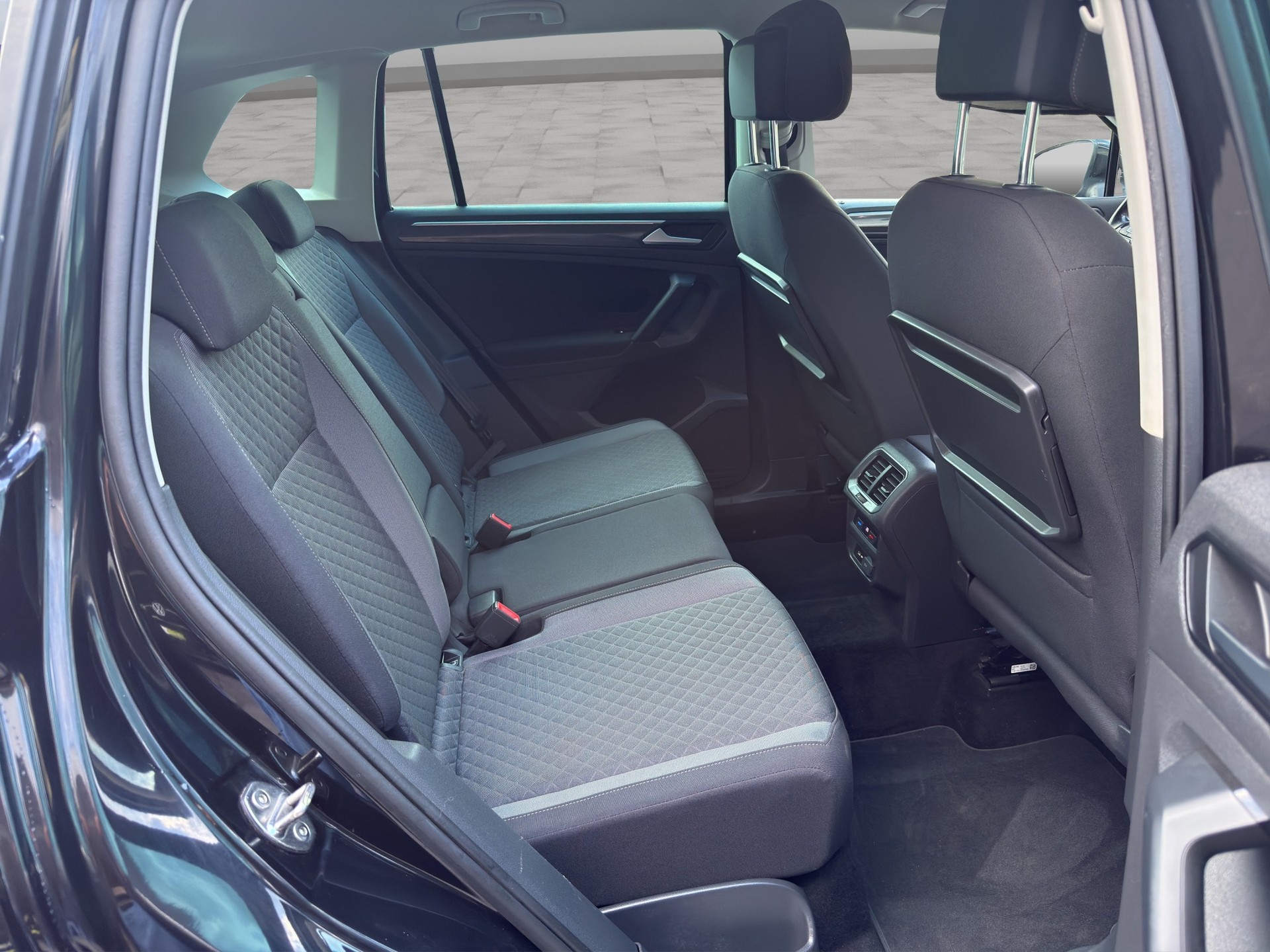VW Tiguan 2.0TSI Comfortline 4Motion DSG-image-12