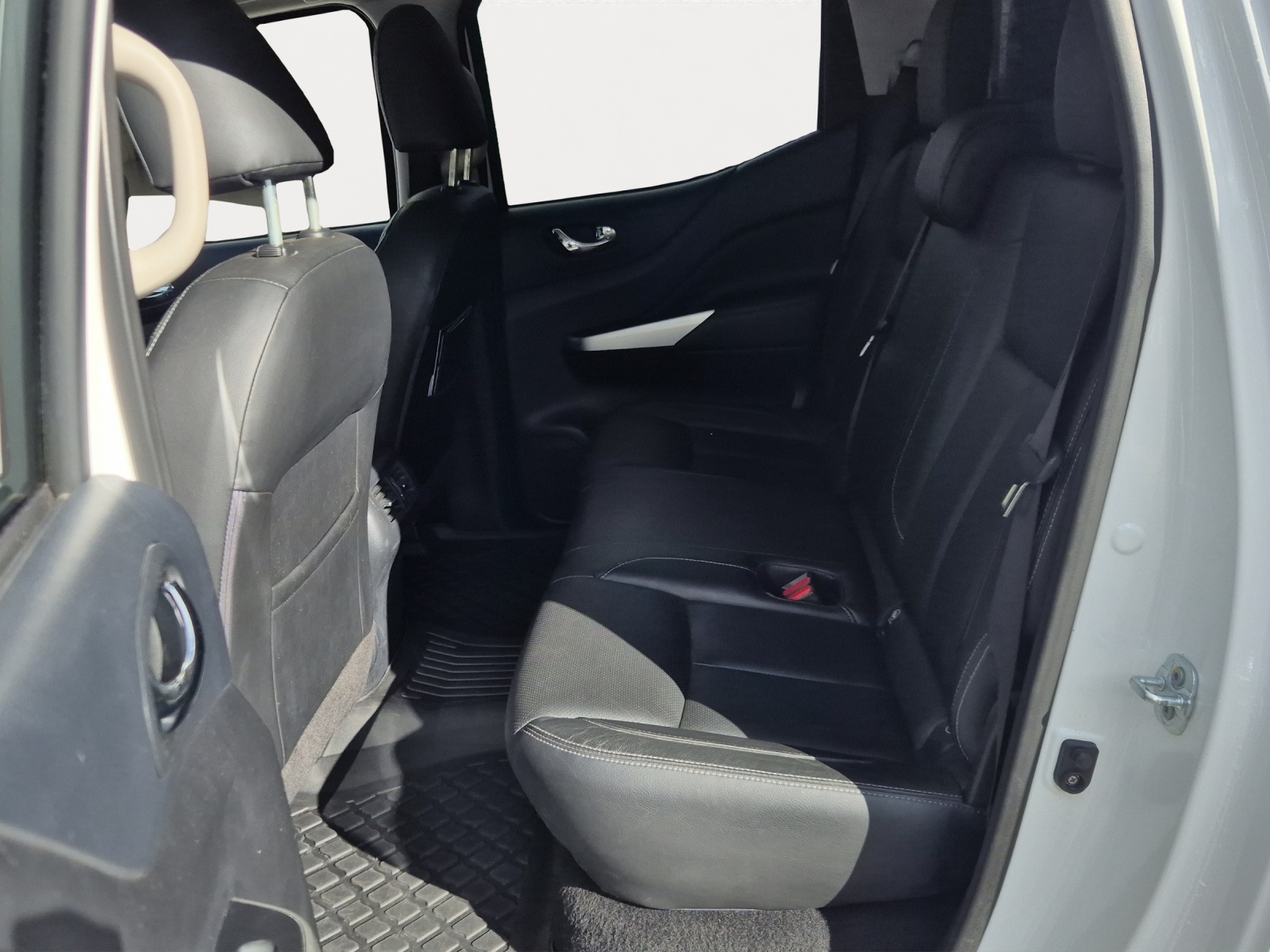 NISSAN Navara Double Cab N-Connecta 2.3 dCi 4WD-image-10