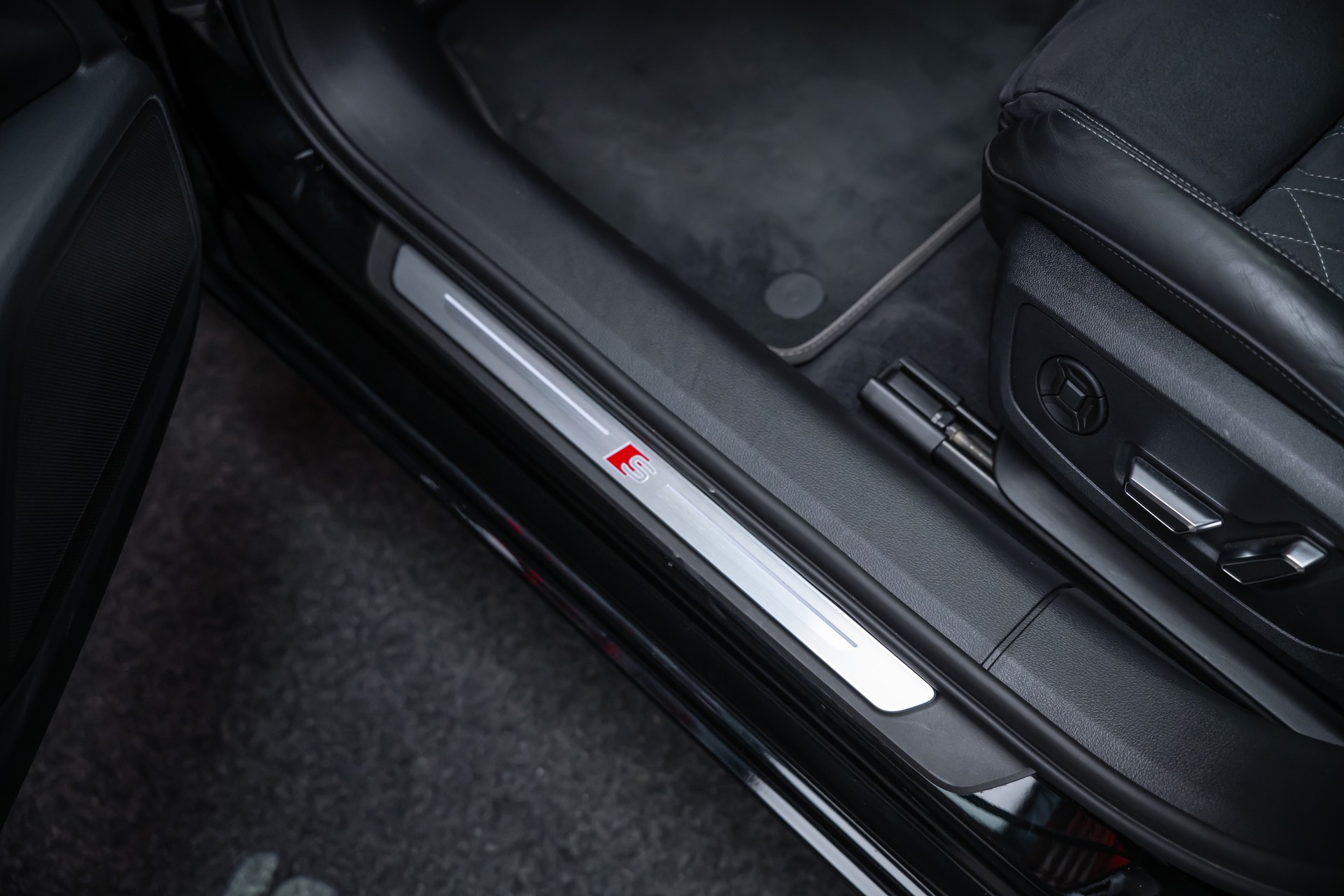 AUDI S6 3.0 V6 TDI quattro T-Tronic / Sportsitze / Rückfahrkamera / el.Heckklappe-image-14
