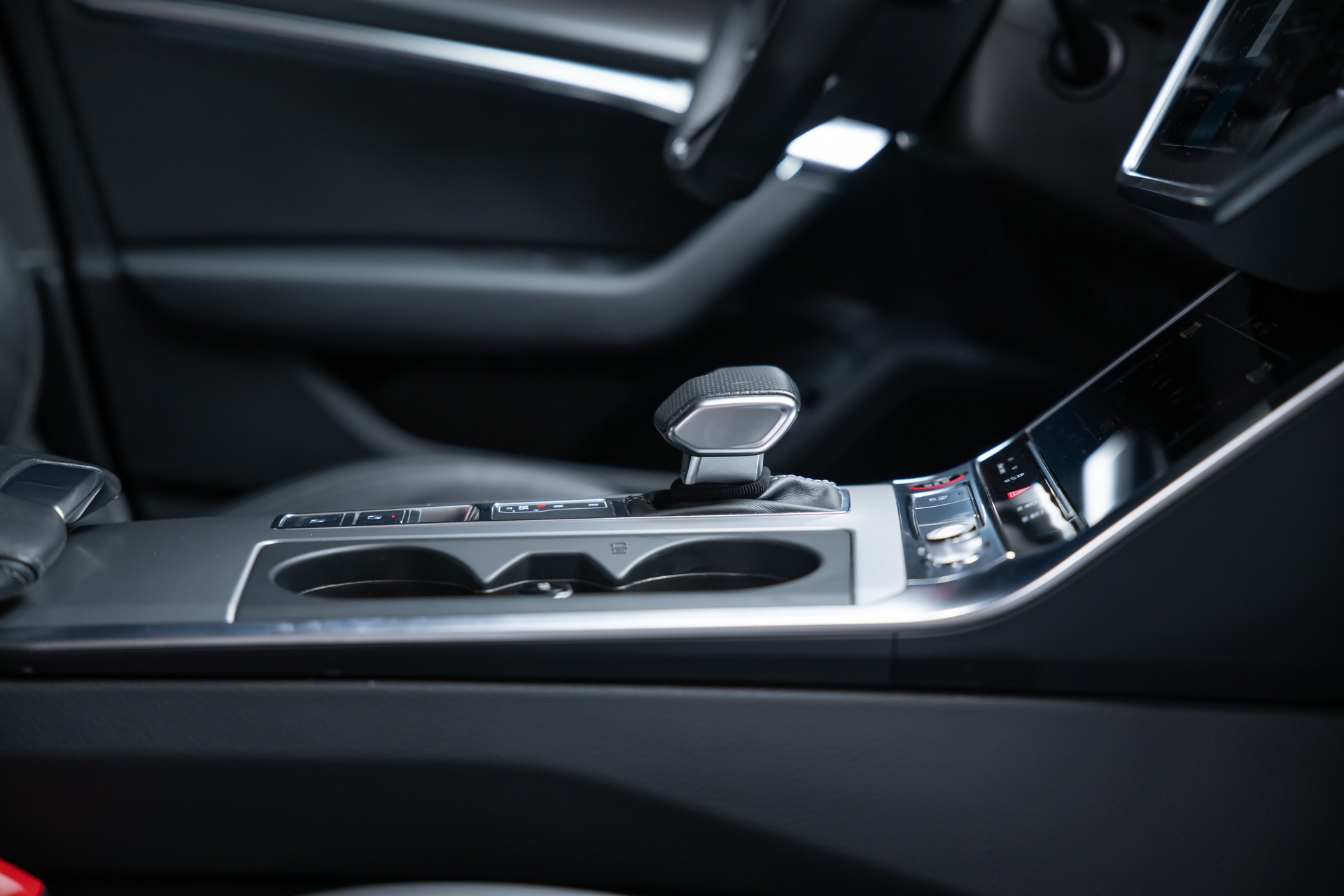 AUDI S6 3.0 V6 TDI quattro T-Tronic / Sportsitze / Rückfahrkamera / el.Heckklappe-image-23