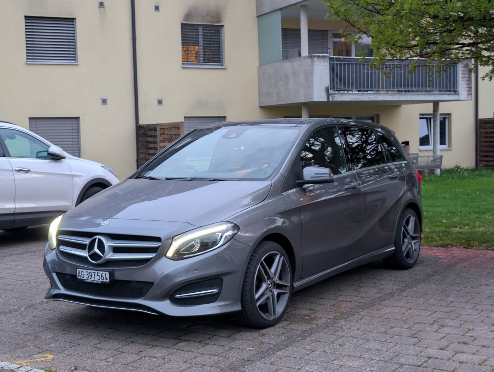 MERCEDES-BENZ B 200 d Night Star-image-1