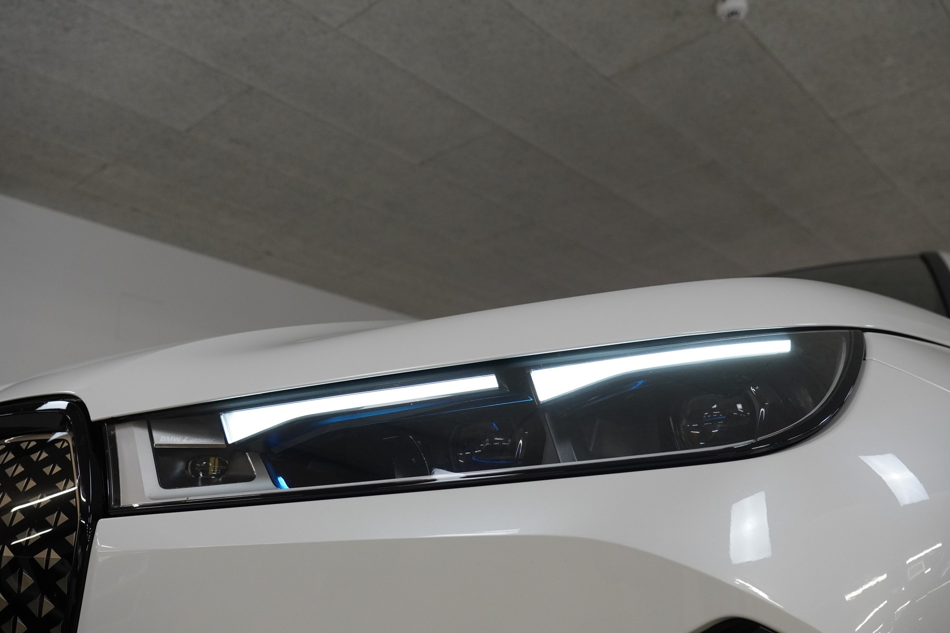 BMW iX xDrive50-image-9