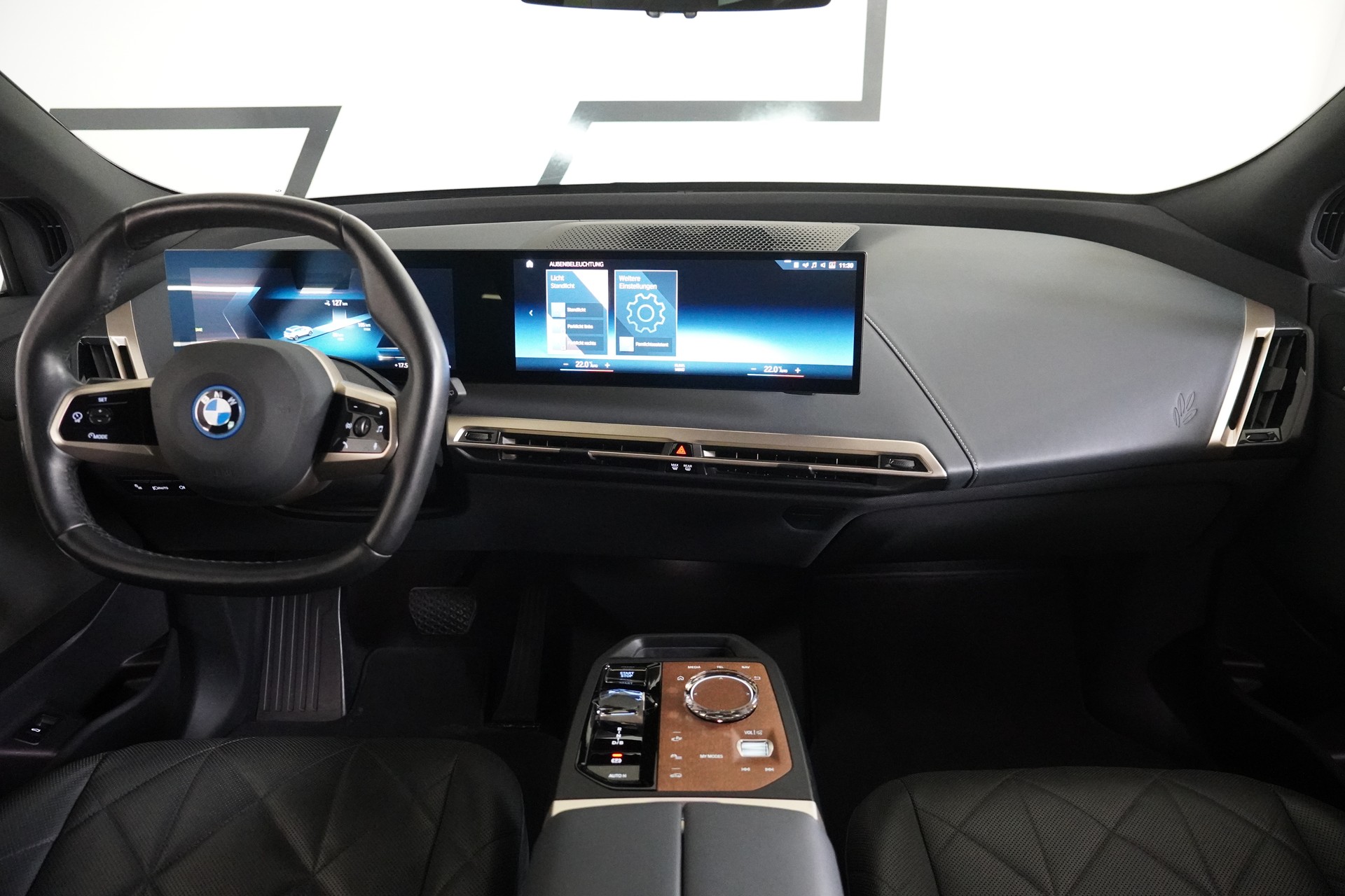 BMW iX xDrive50-image-18