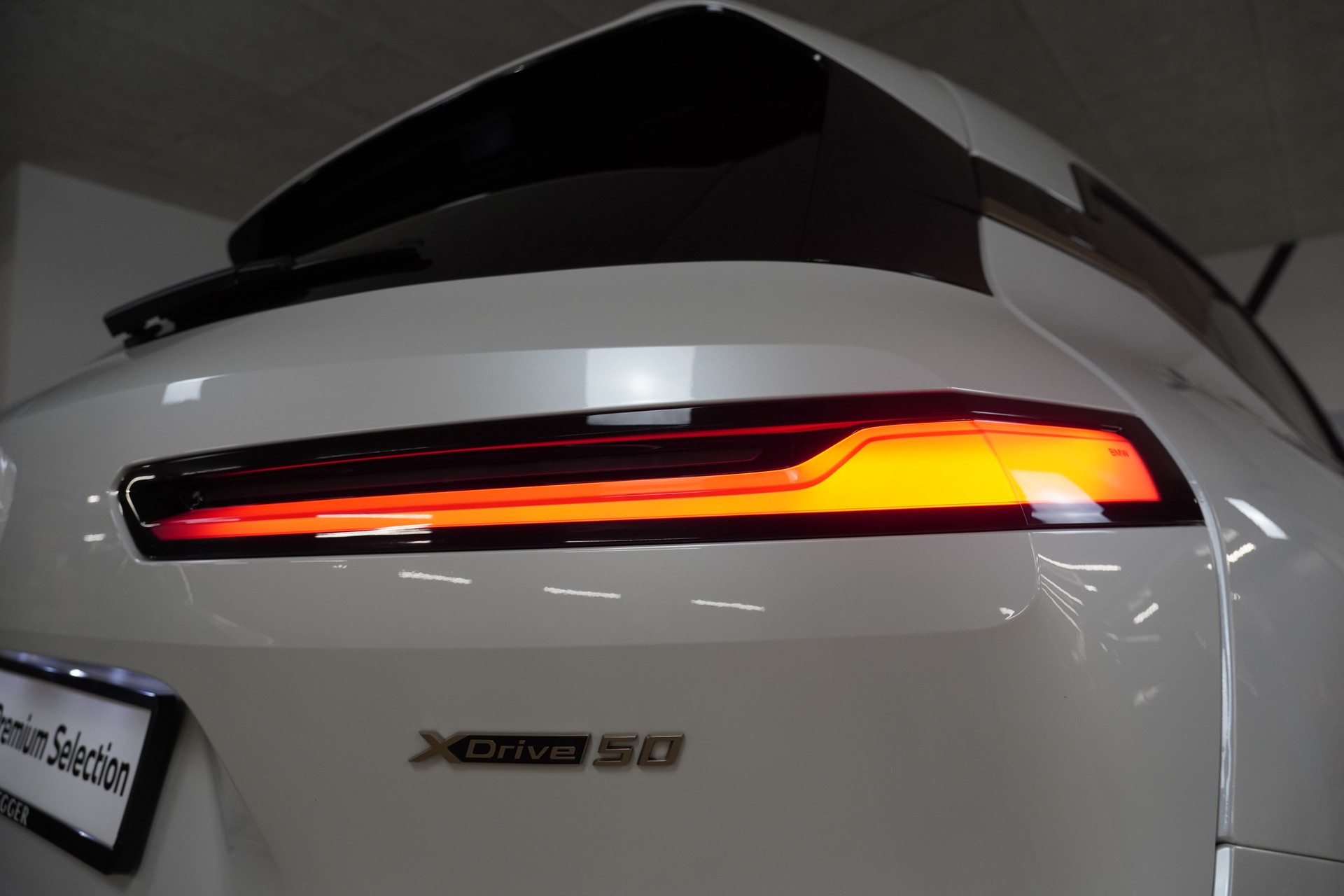 BMW iX xDrive50-image-16