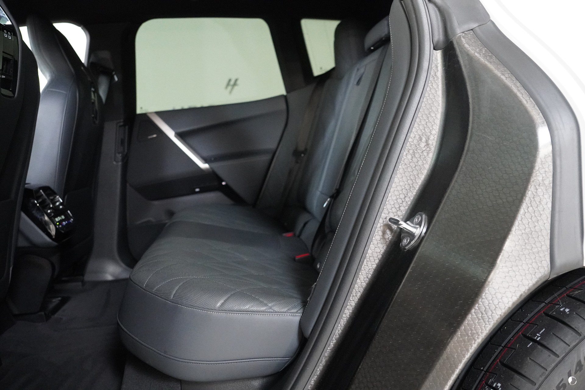 BMW iX xDrive50-image-13