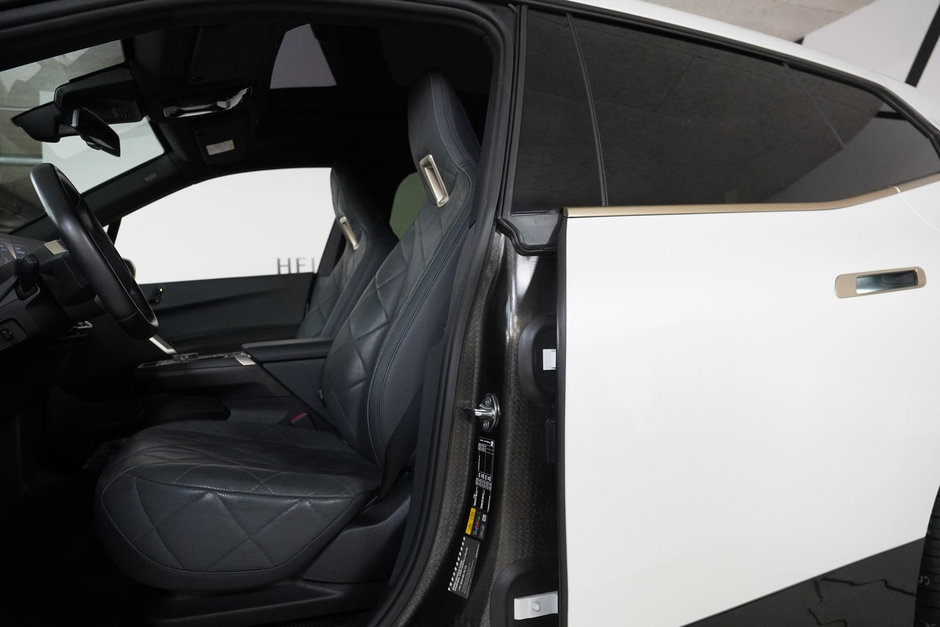 BMW iX xDrive50-image-11