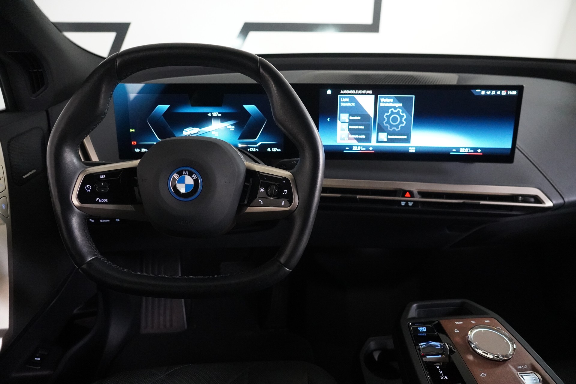 BMW iX xDrive50-image-21